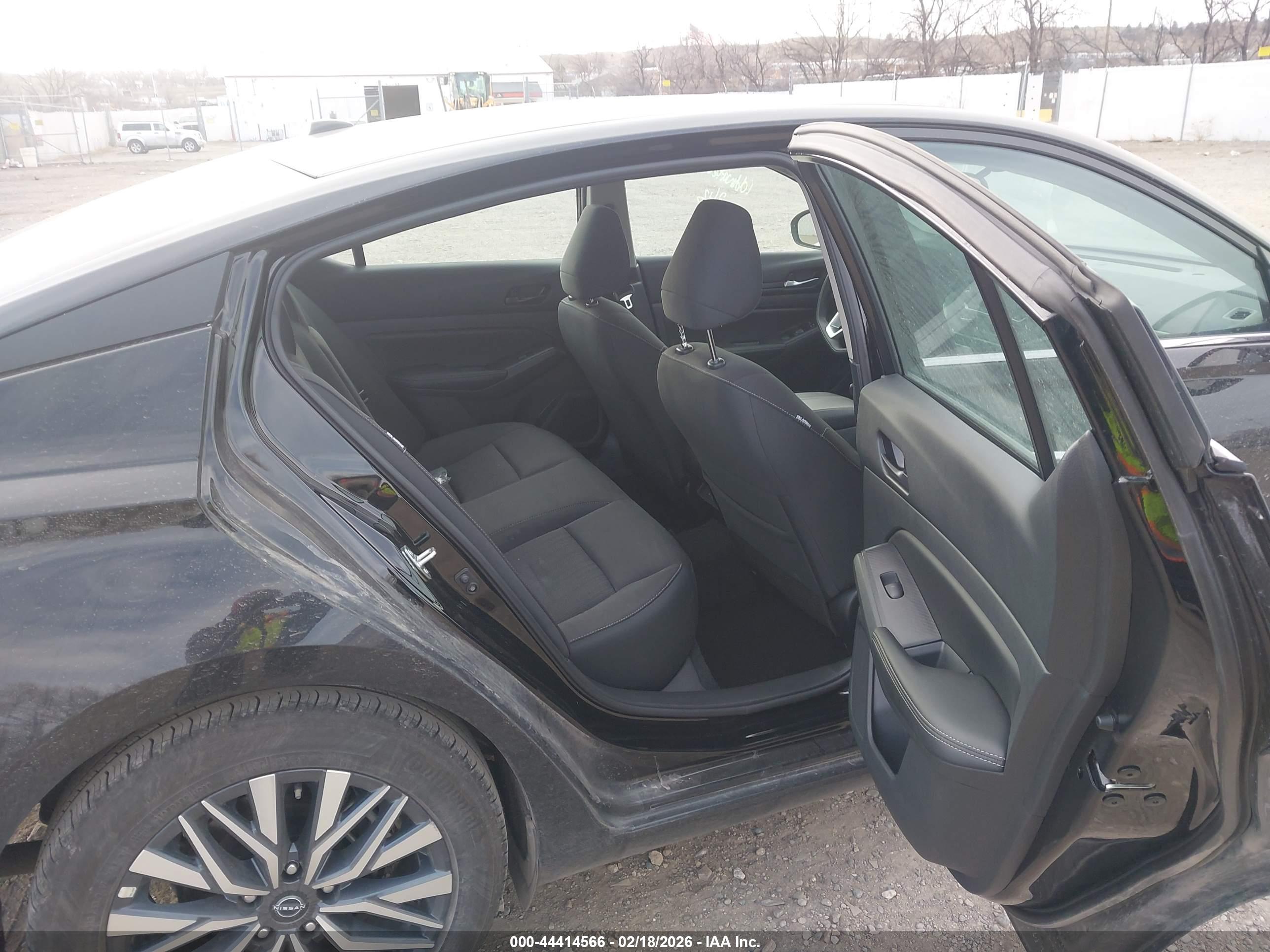 NISSAN ALTIMA image 8
