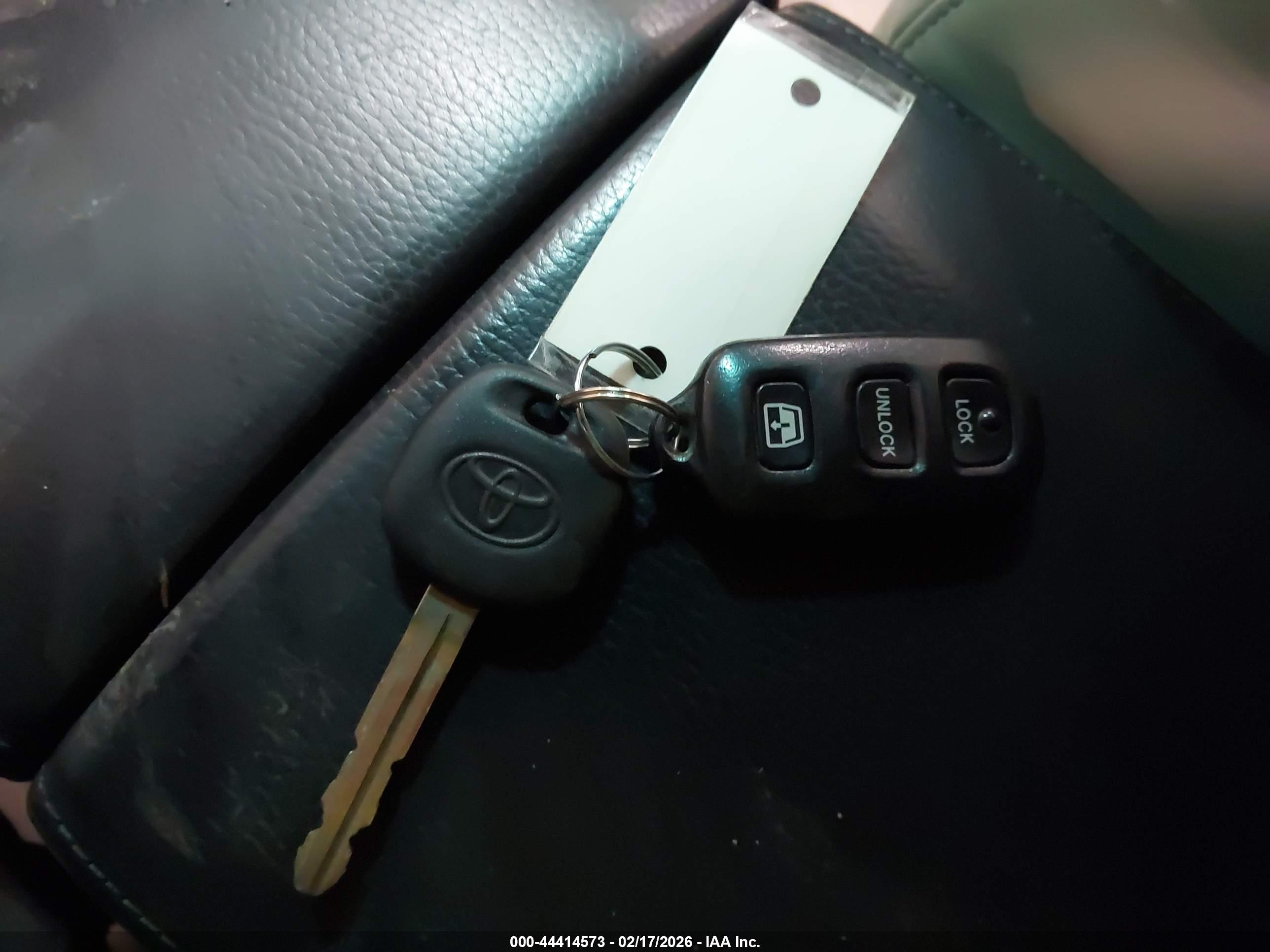 TOYOTA 4RUNNER image 11