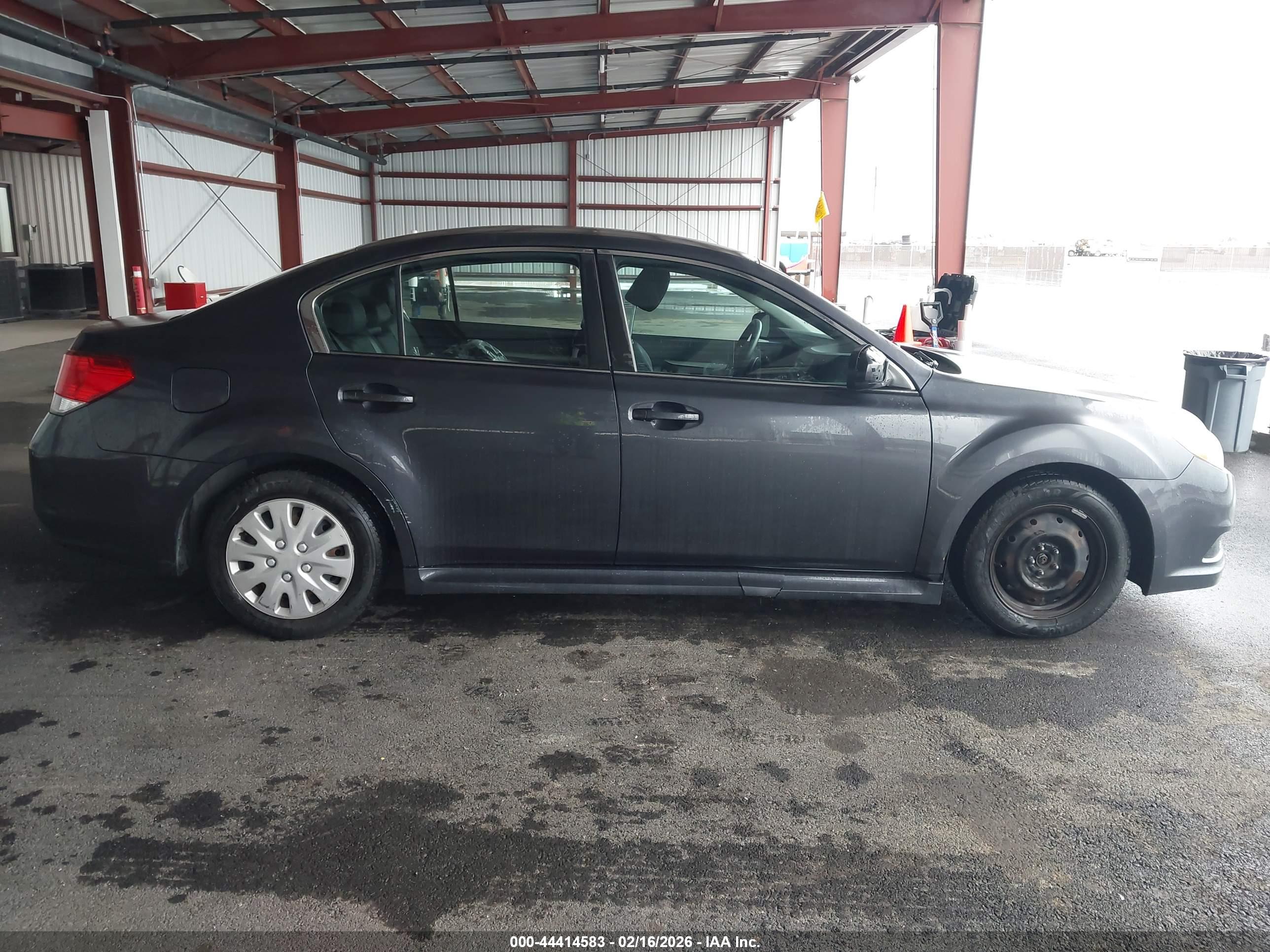 SUBARU LEGACY image 6
