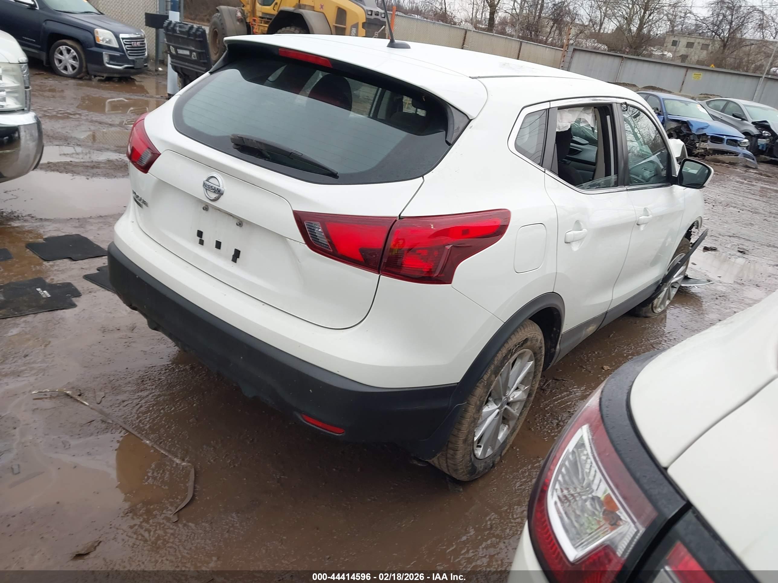NISSAN ROGUE image 4