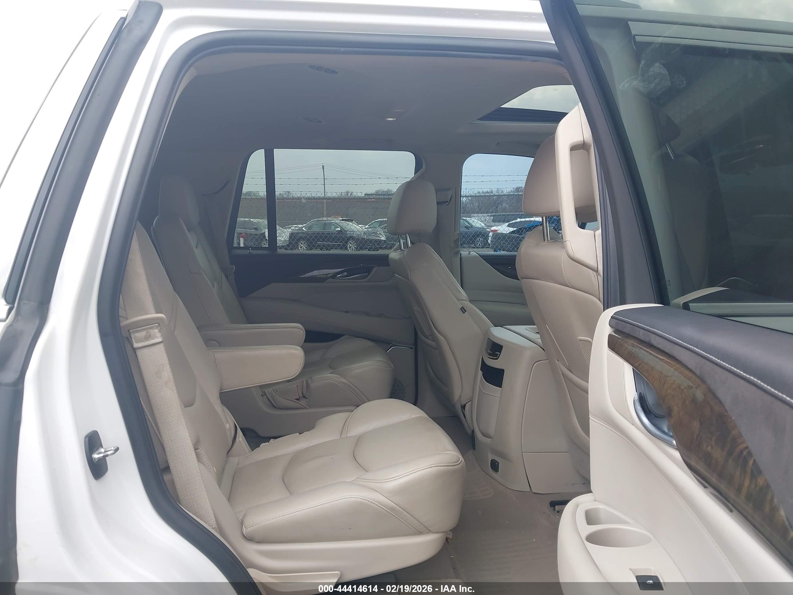 CADILLAC ESCALADE image 8