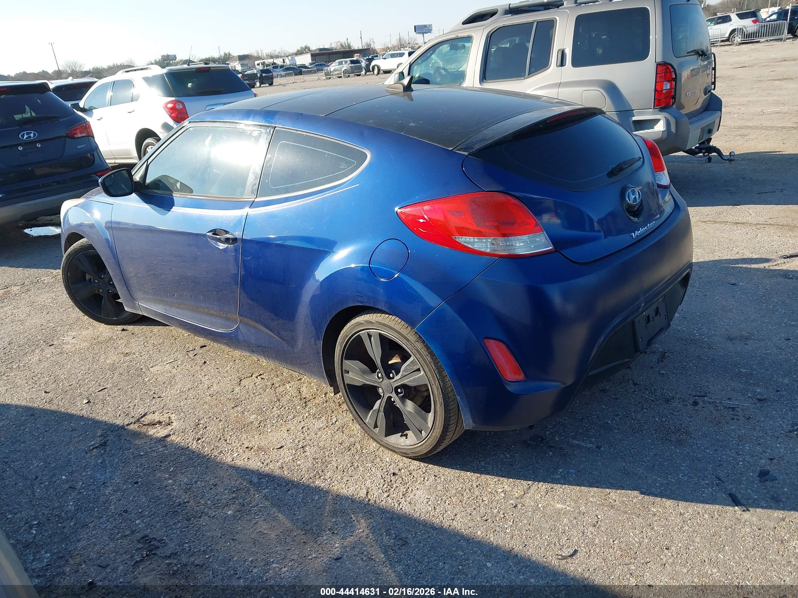 HYUNDAI VELOSTER image 3