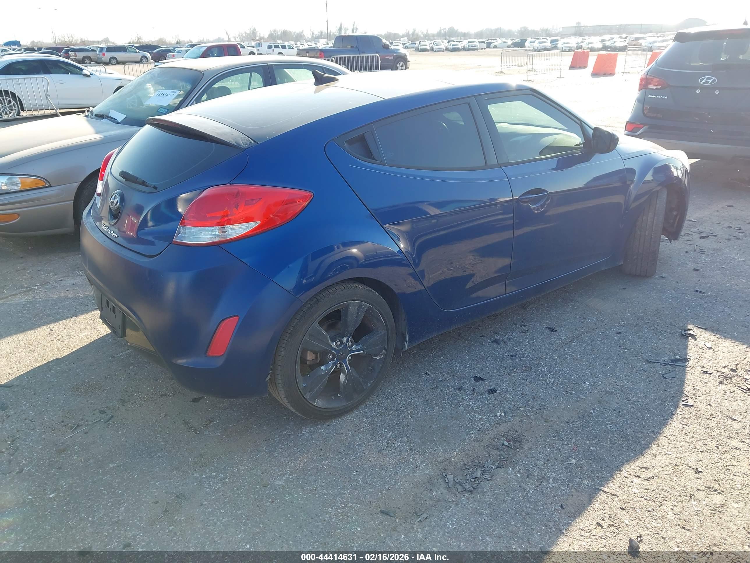 HYUNDAI VELOSTER image 4