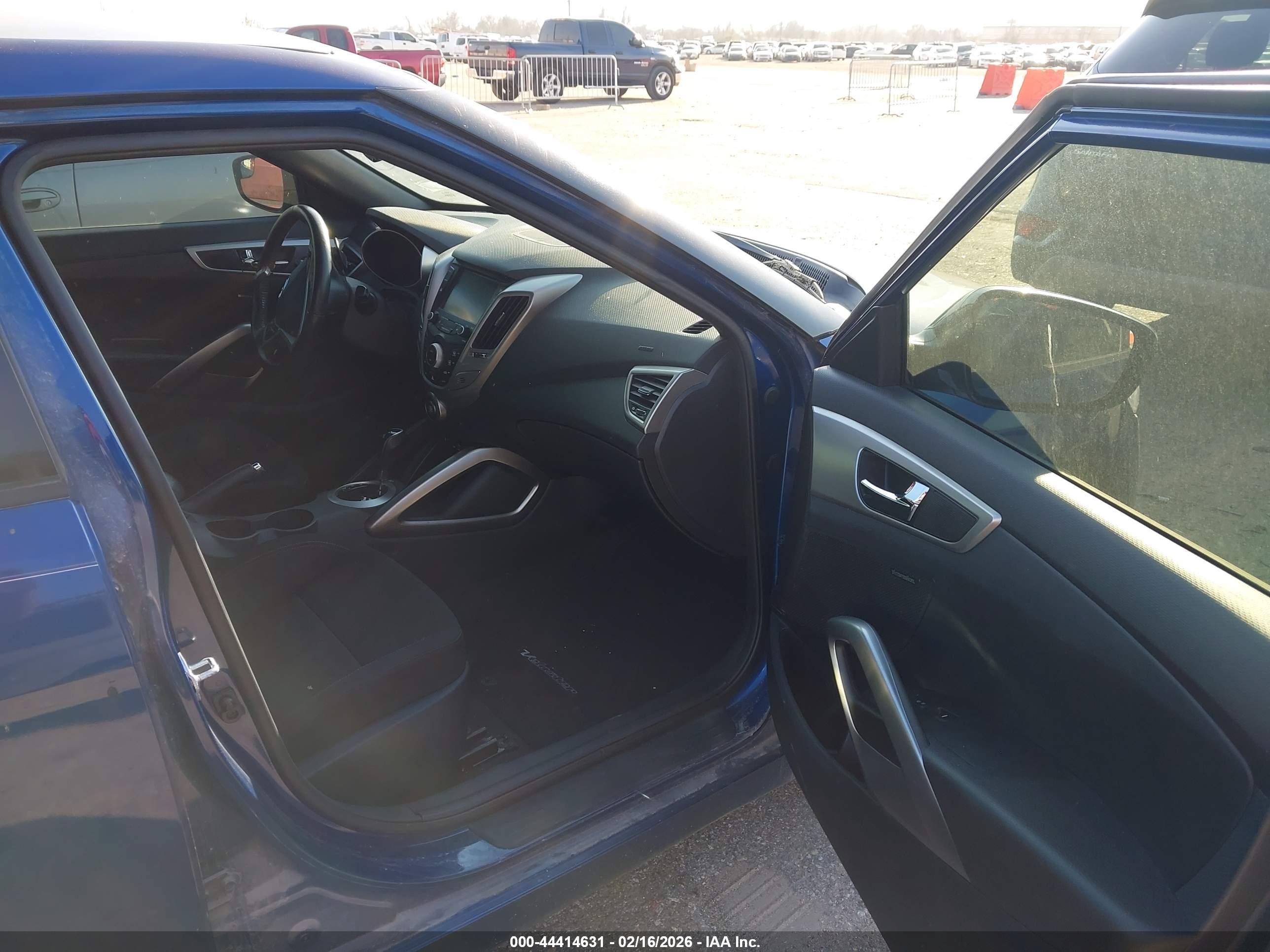 HYUNDAI VELOSTER image 5