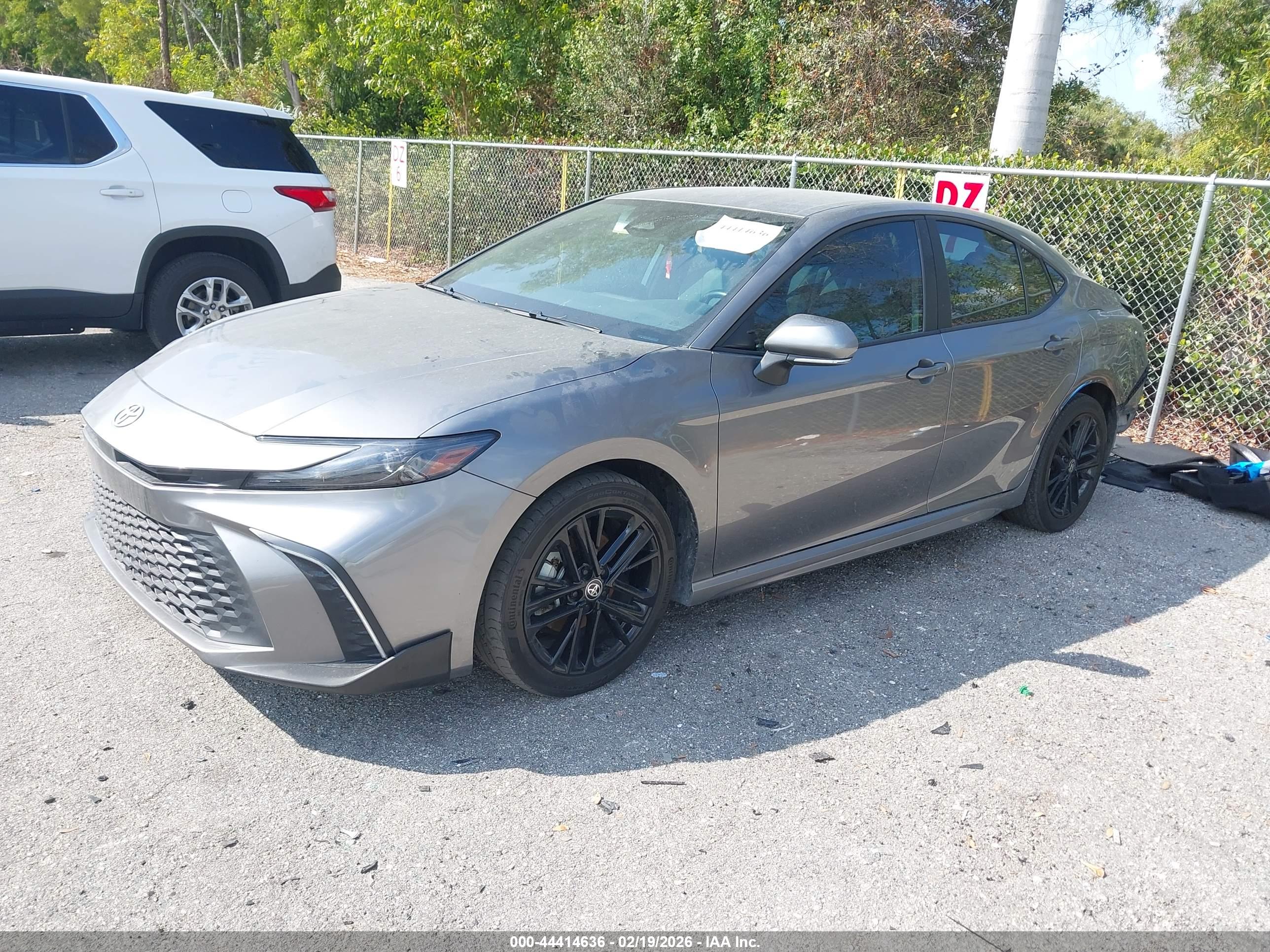 TOYOTA CAMRY image 2