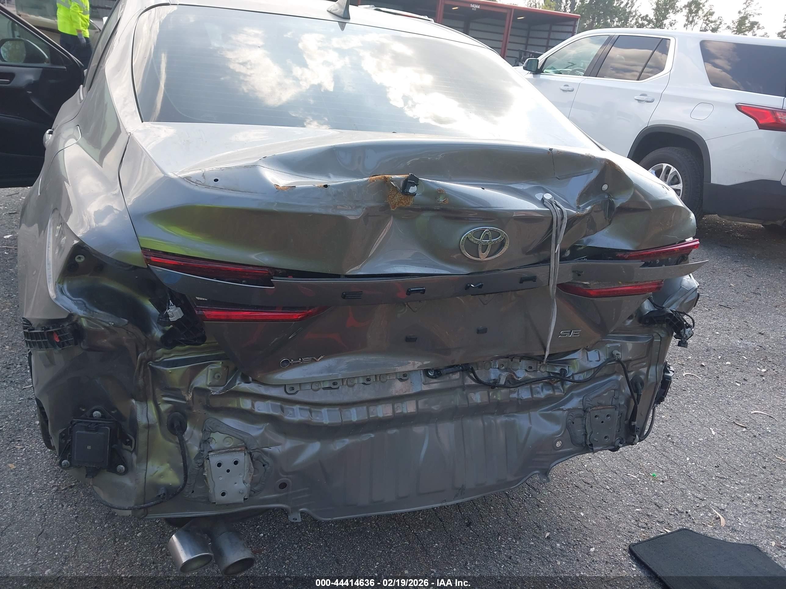 TOYOTA CAMRY image 6