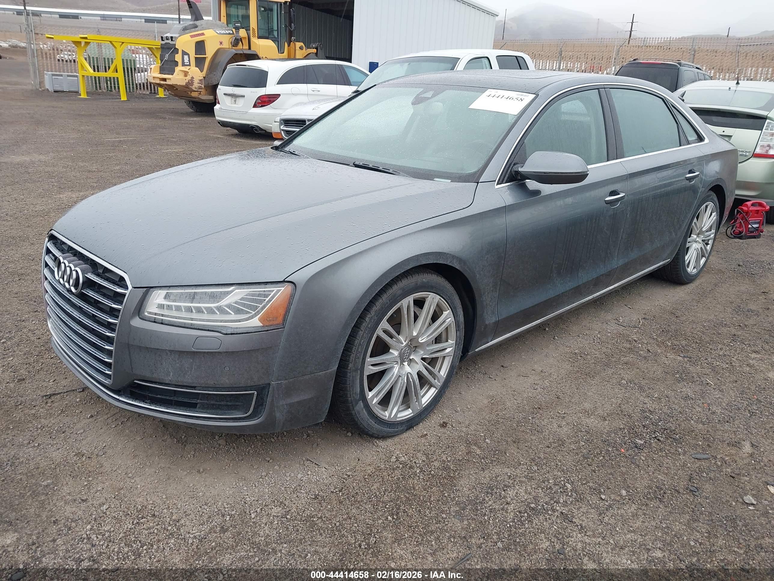 AUDI A8 image 2