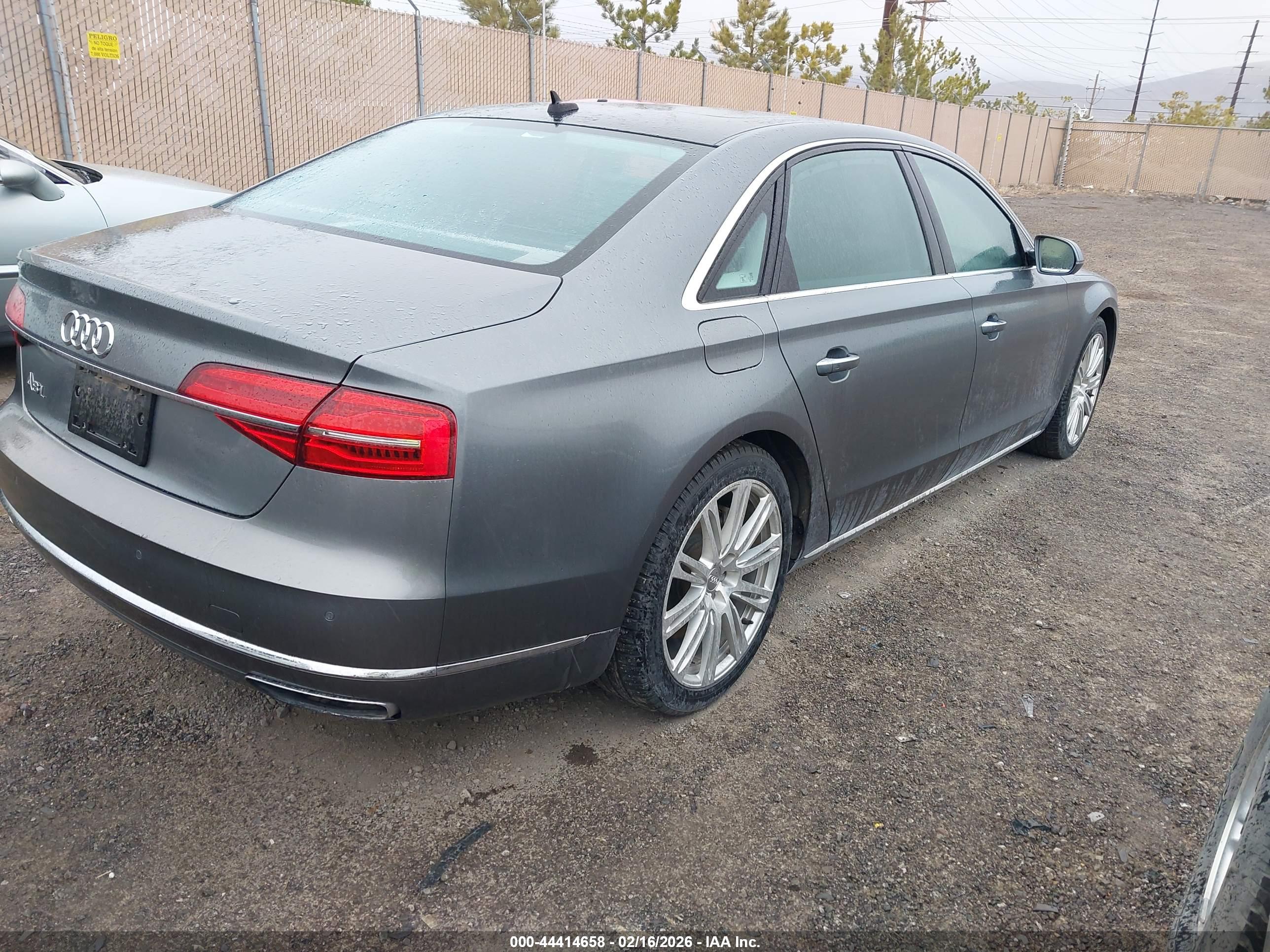 AUDI A8 image 4