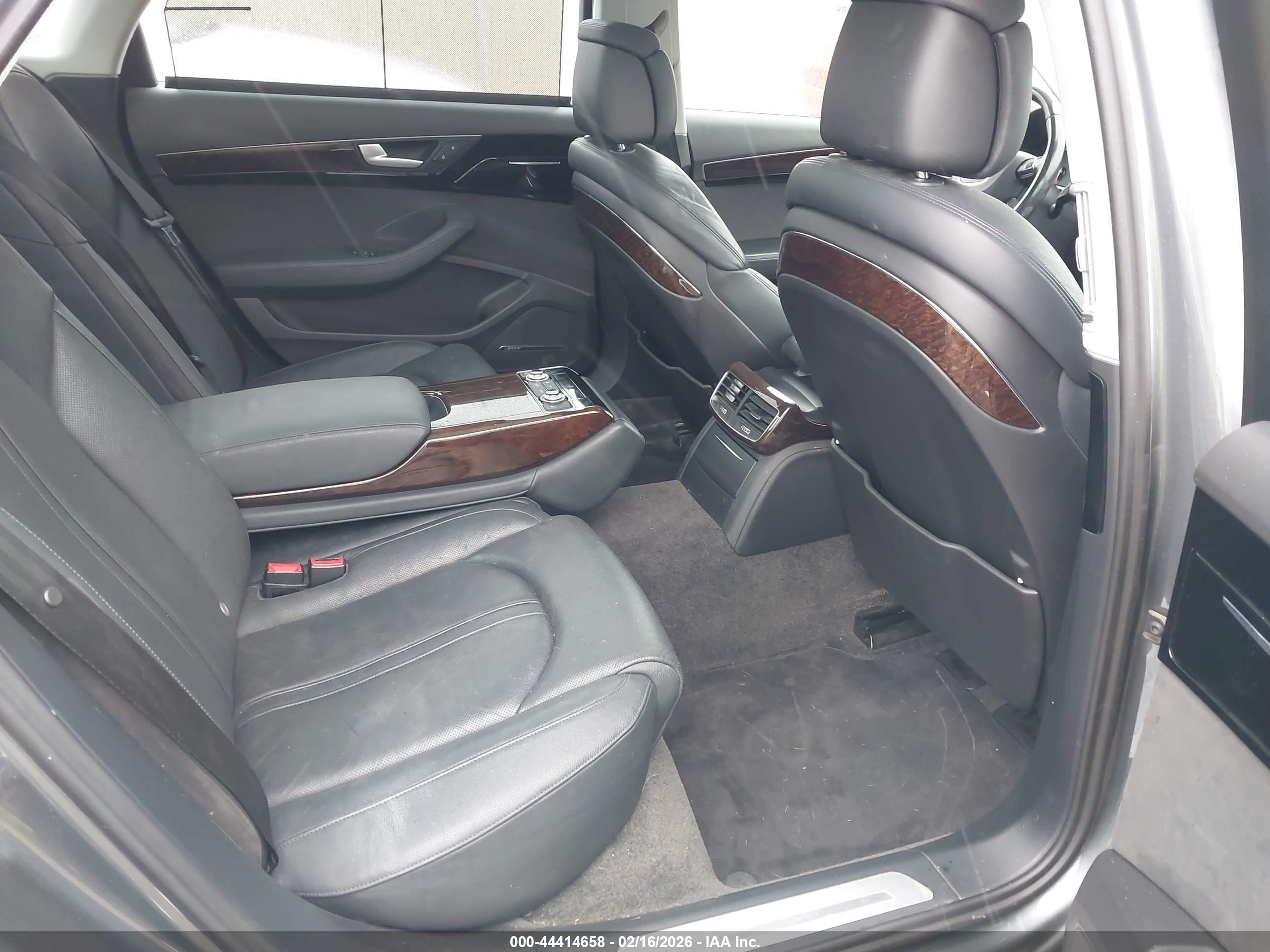 AUDI A8 image 8