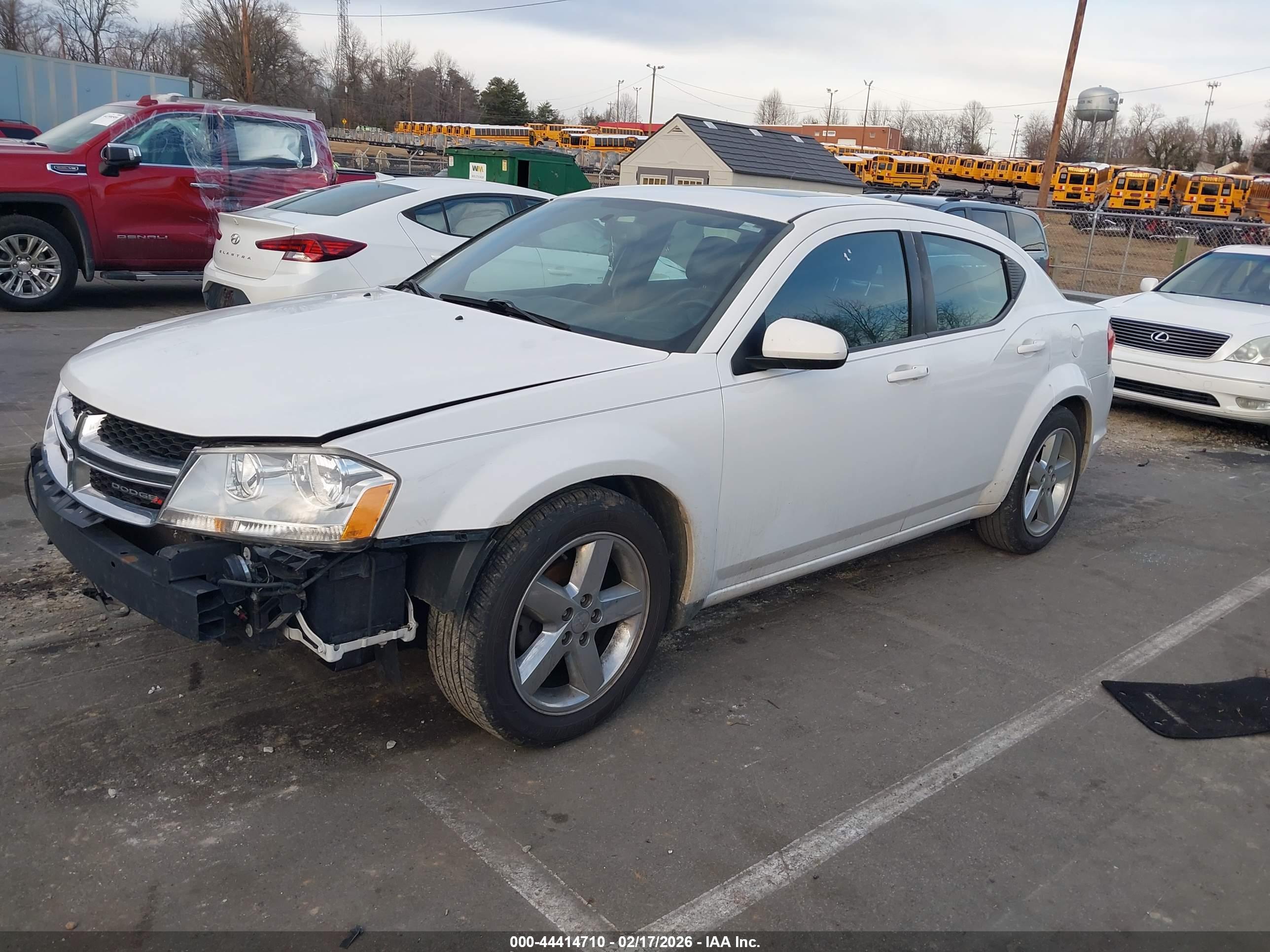 DODGE AVENGER image 2