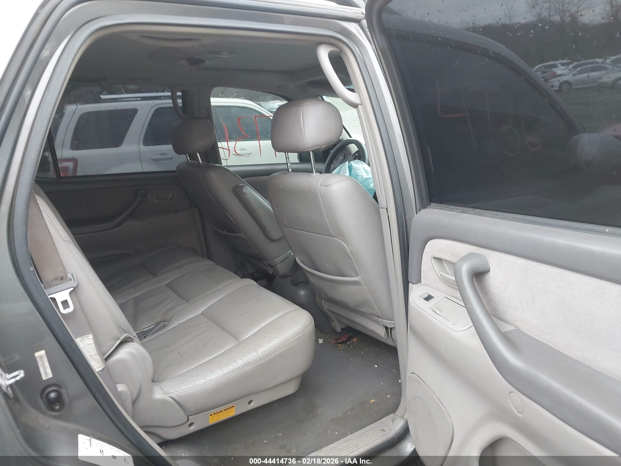 TOYOTA SEQUOIA image 8