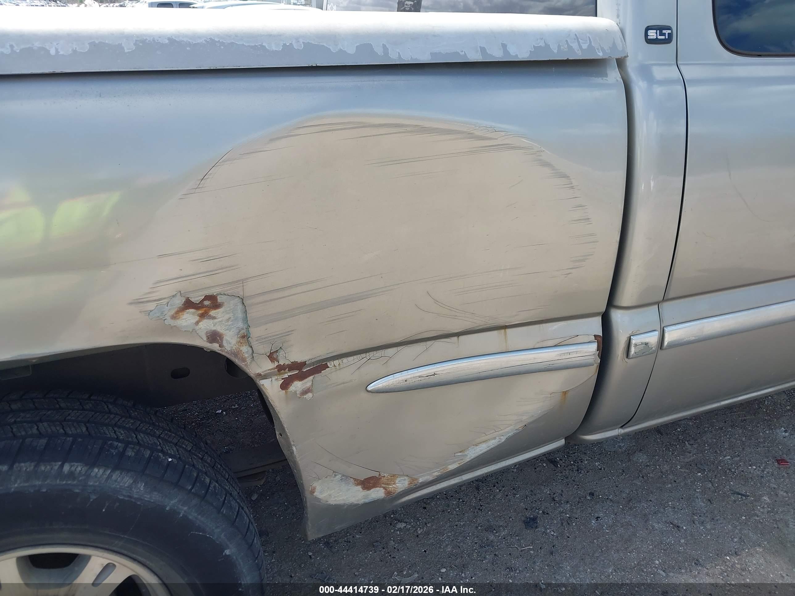 GMC SIERRA image 6