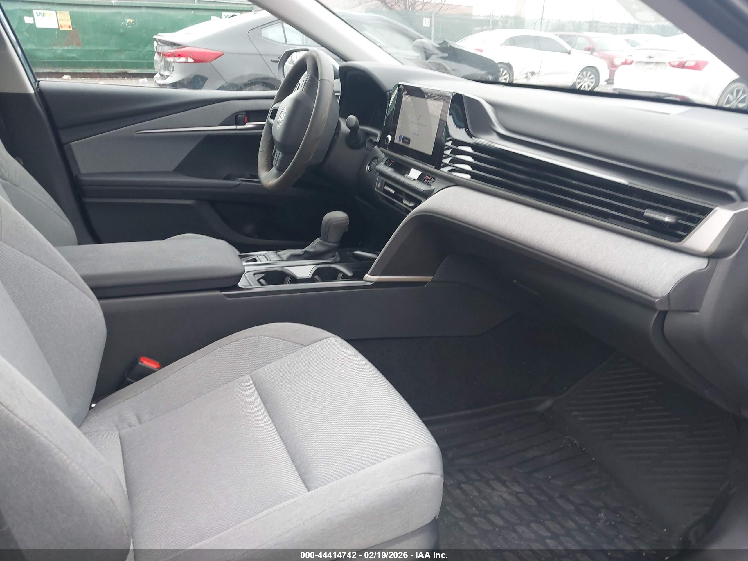 TOYOTA CAMRY image 5