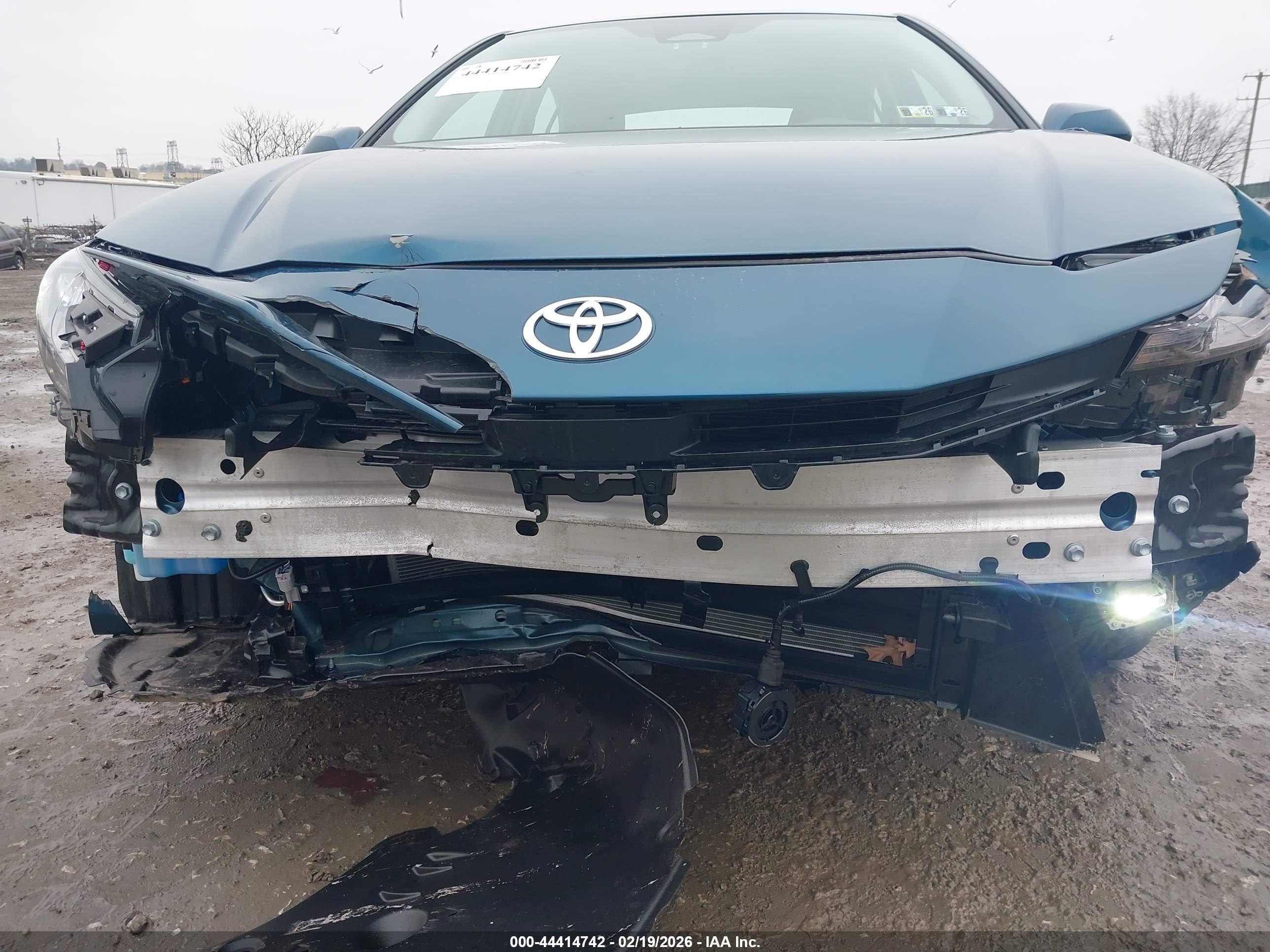 TOYOTA CAMRY image 6