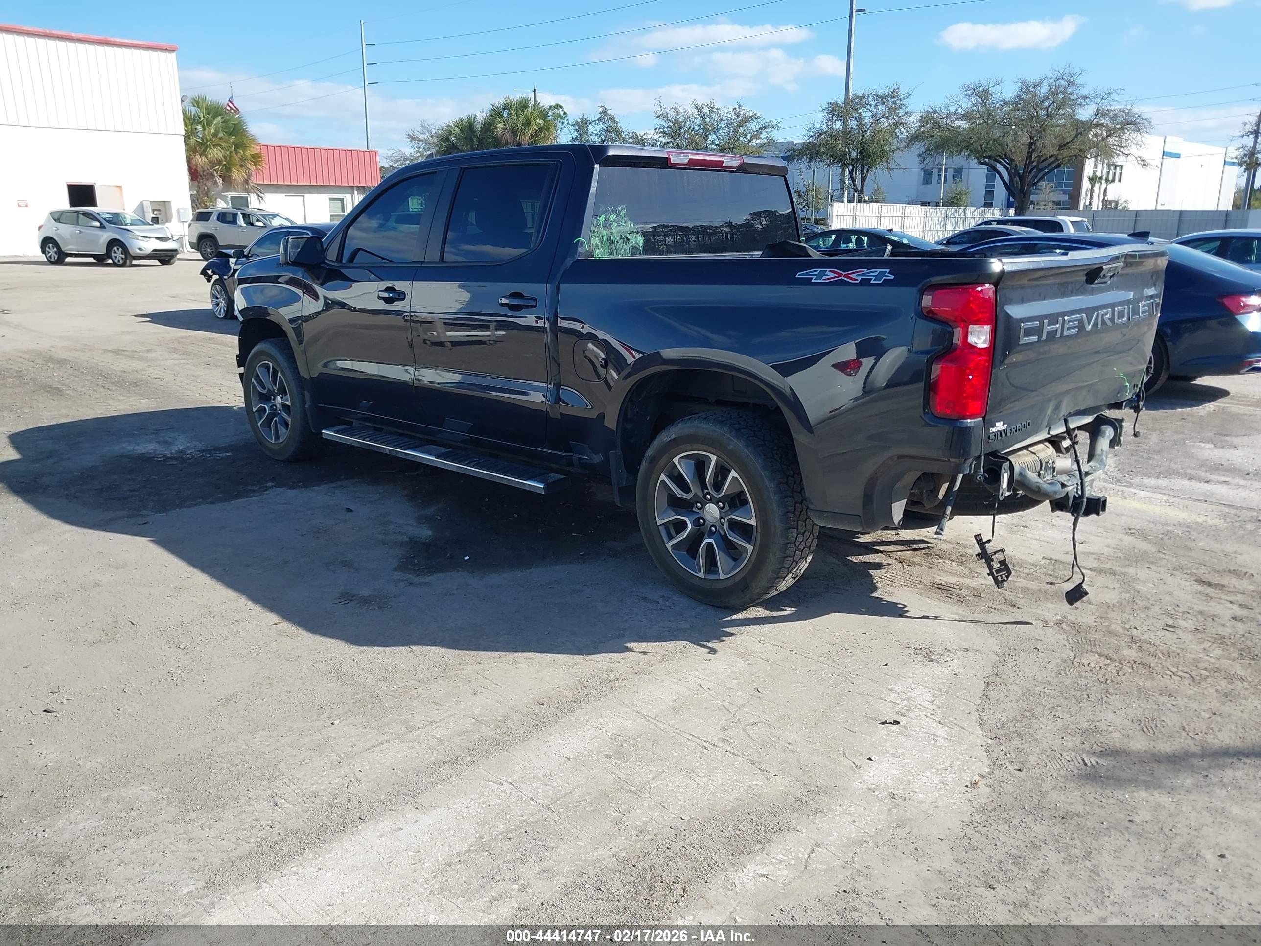 CHEVROLET SILVERADO image 3