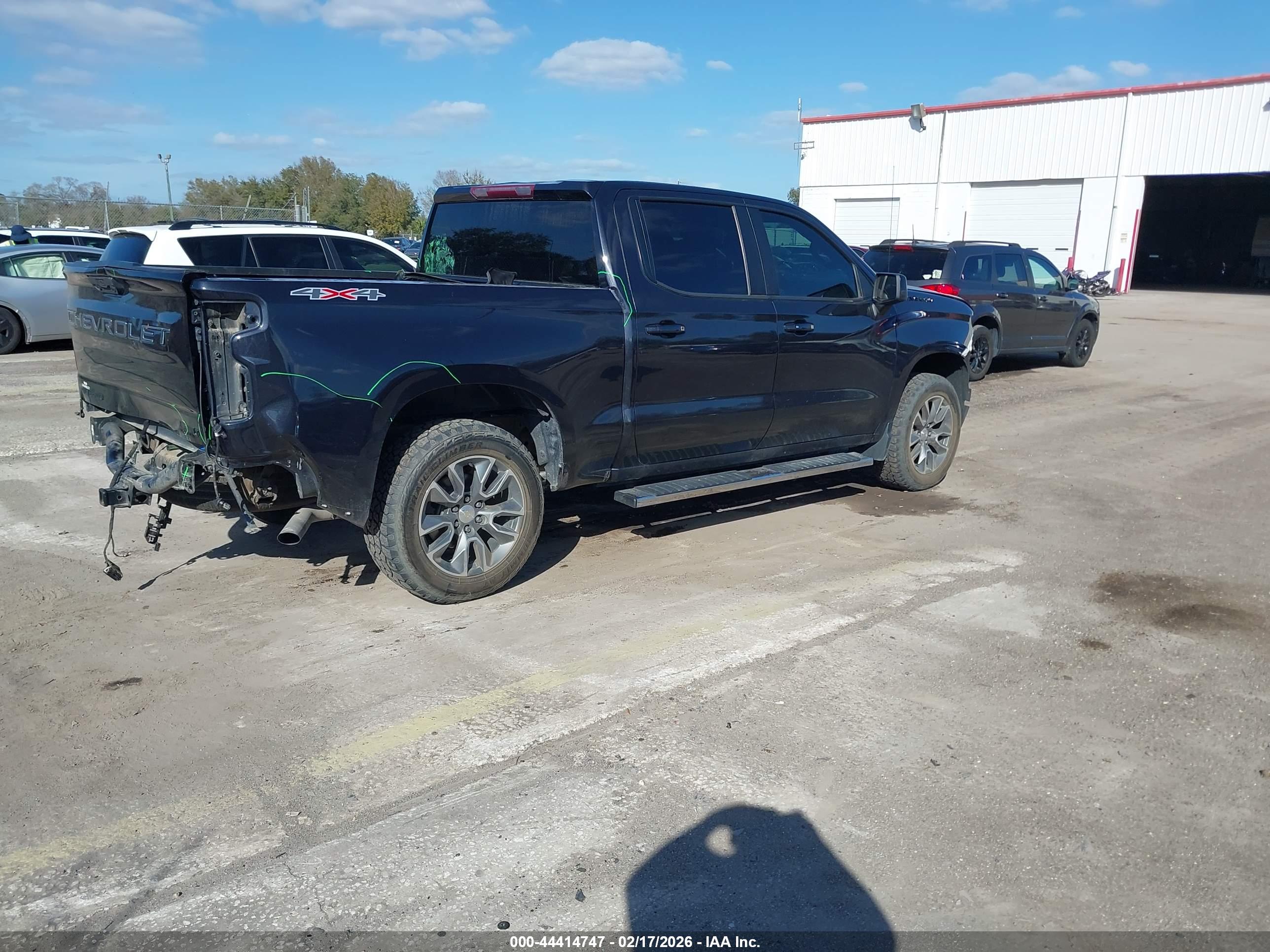 CHEVROLET SILVERADO image 4