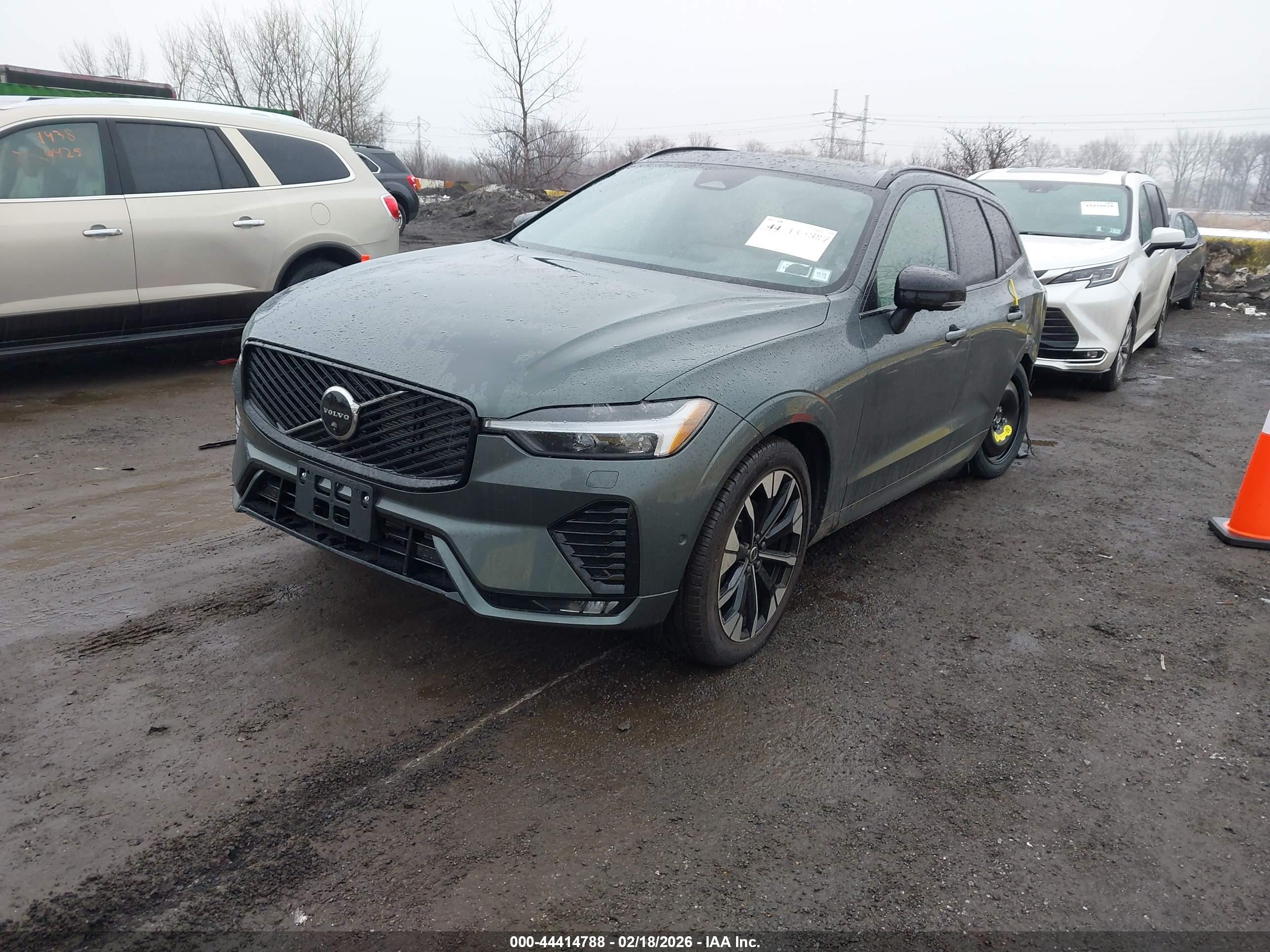 VOLVO XC60 image 2