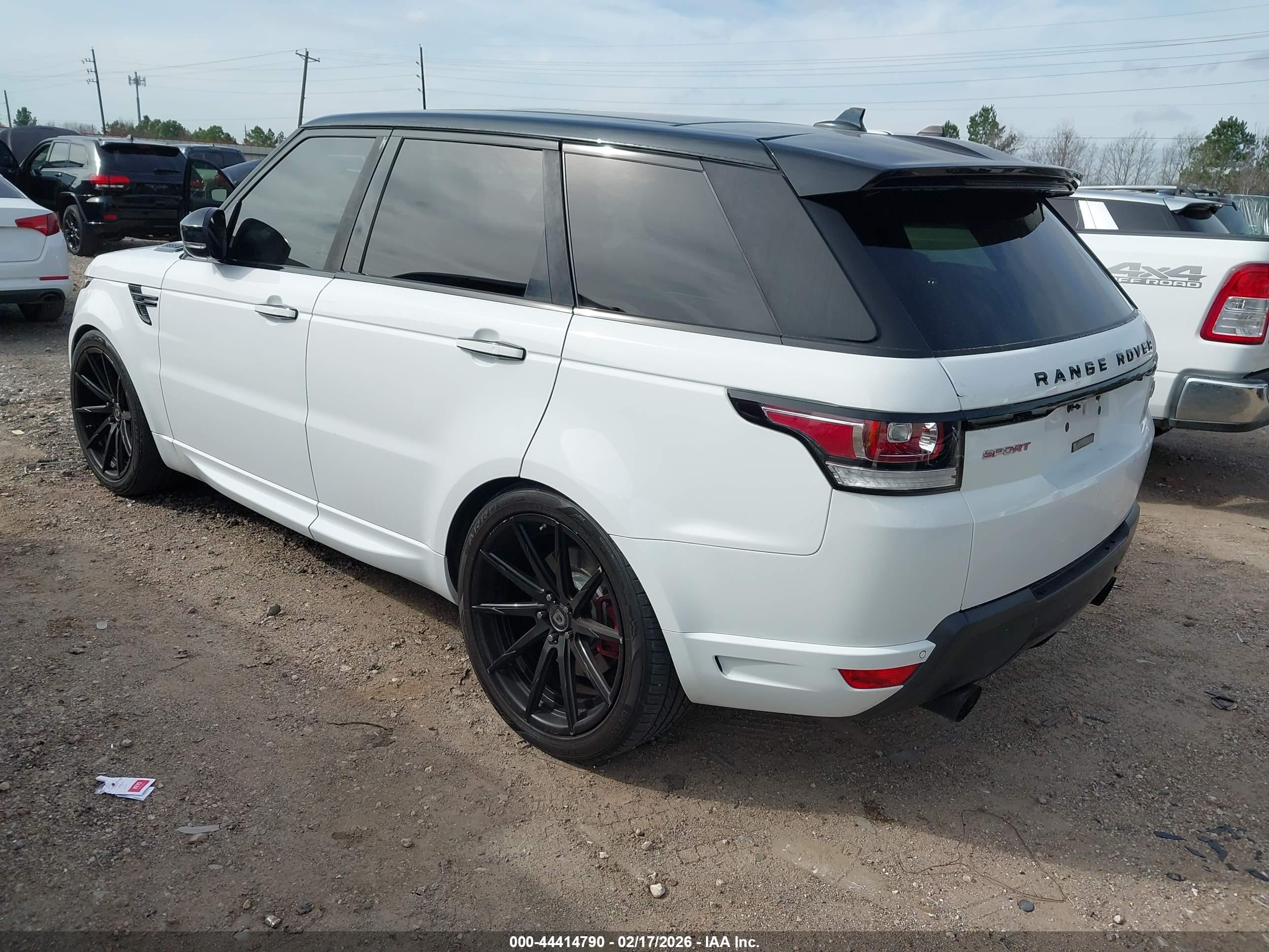 LAND ROVER image 3