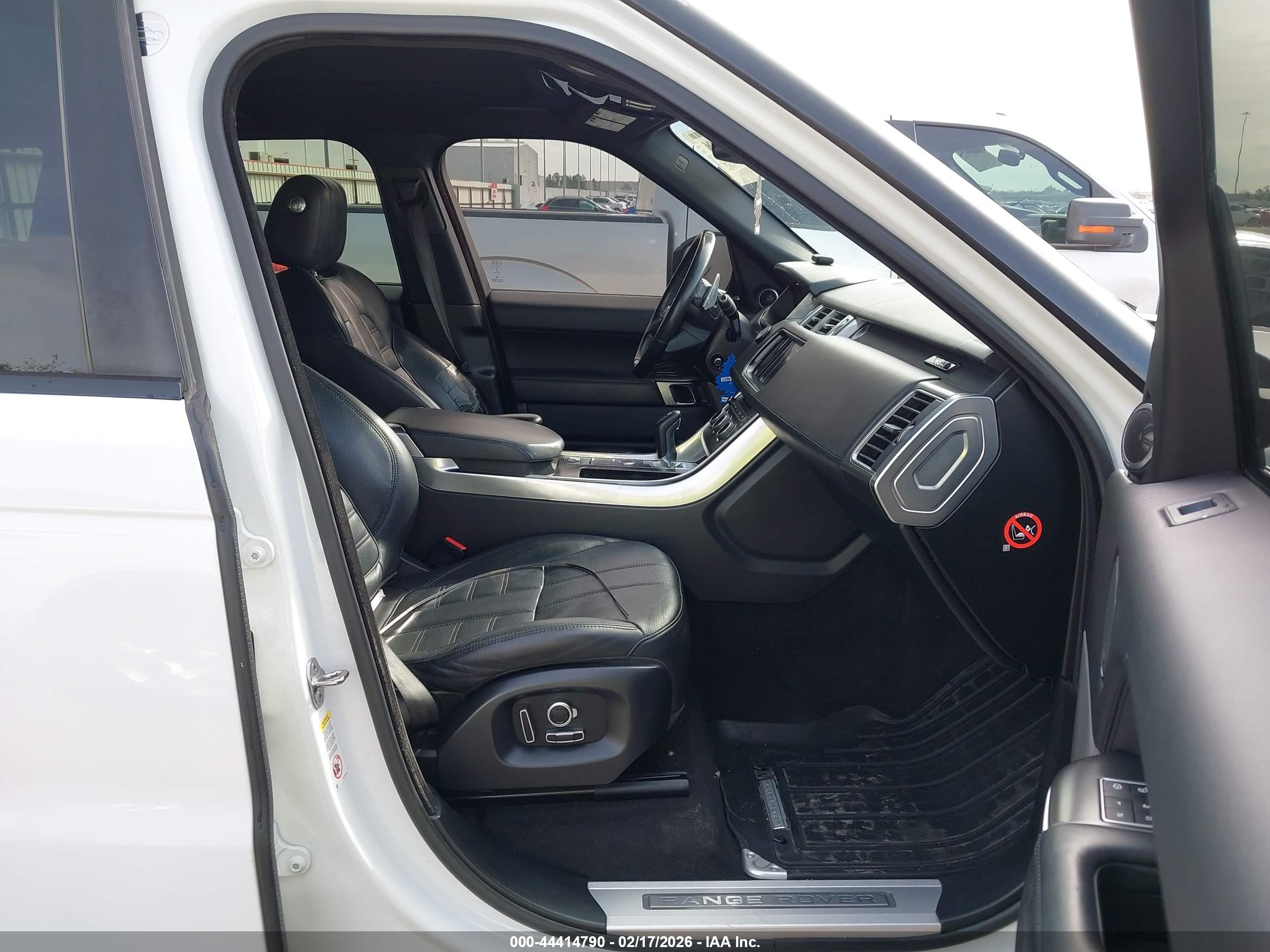 LAND ROVER image 5