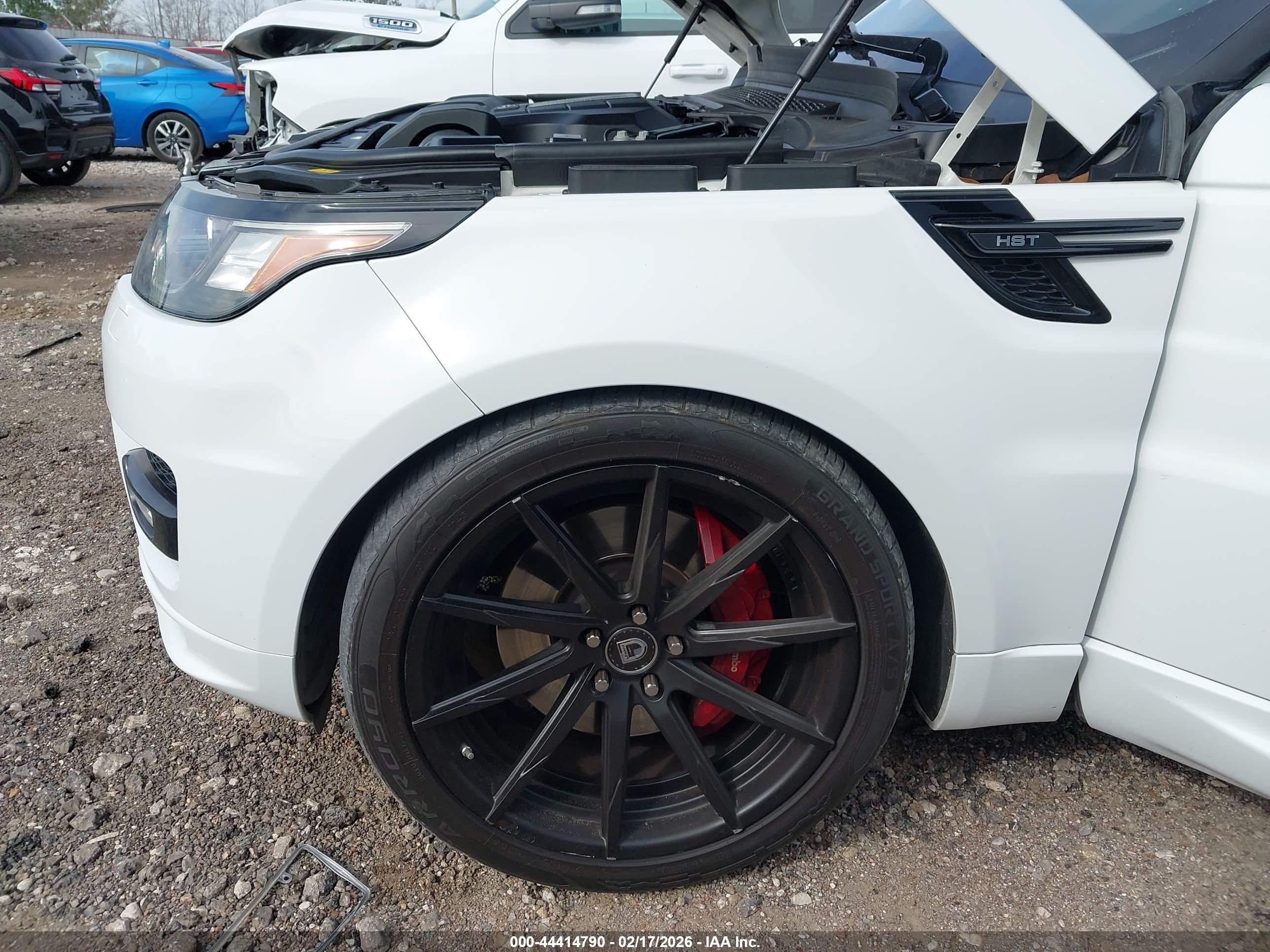 LAND ROVER image 6