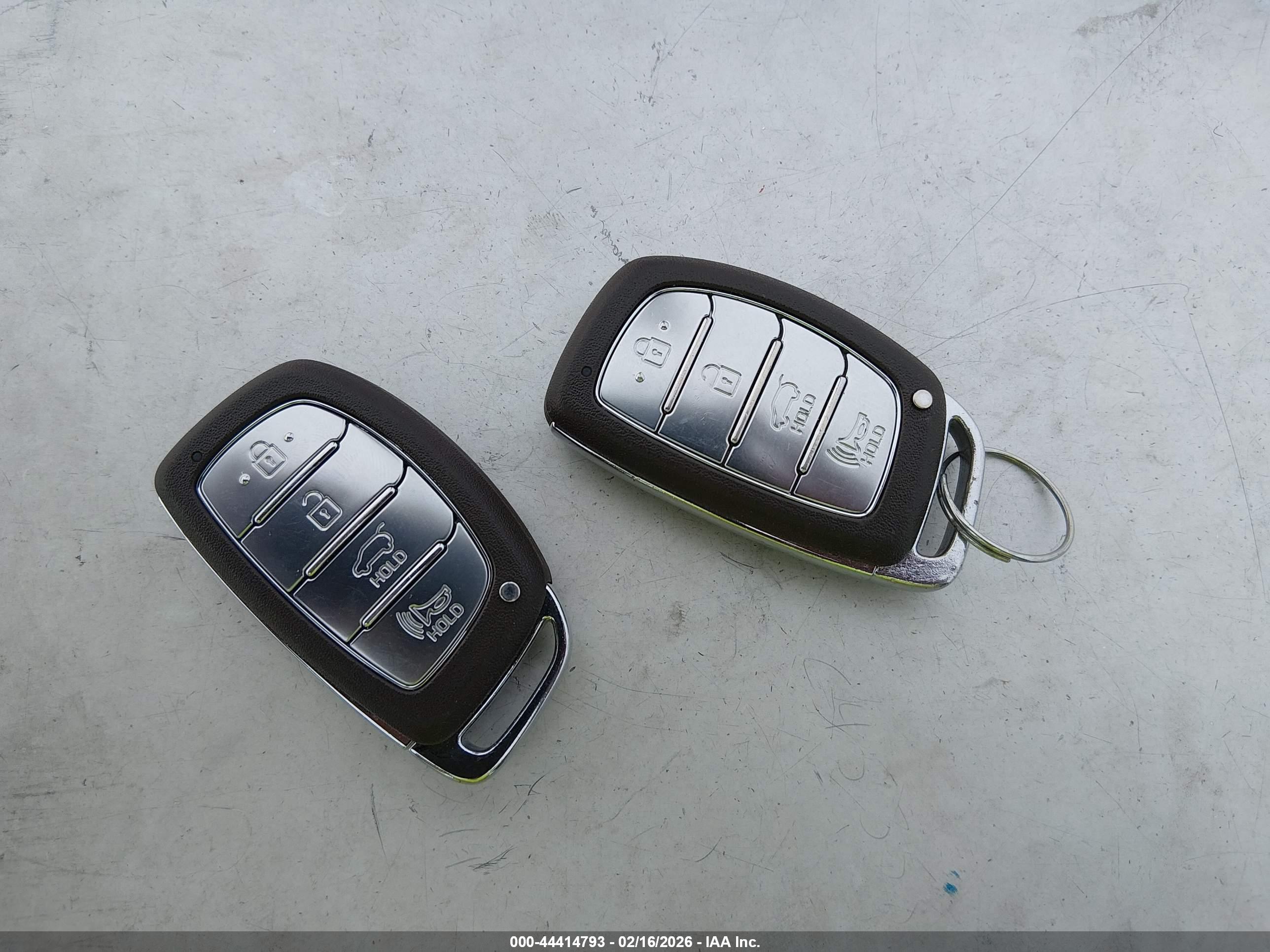 HYUNDAI TUCSON image 11