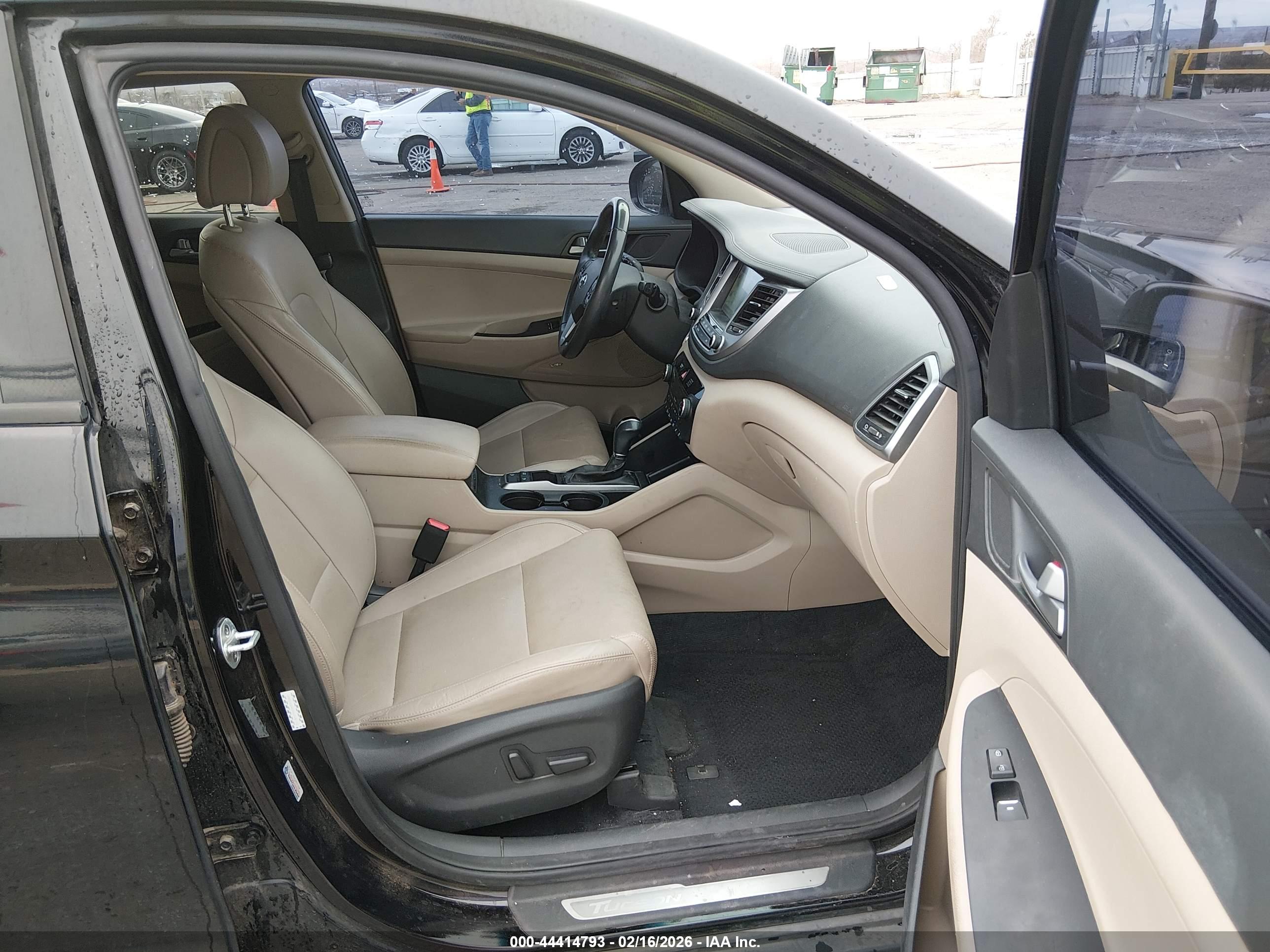 HYUNDAI TUCSON image 5