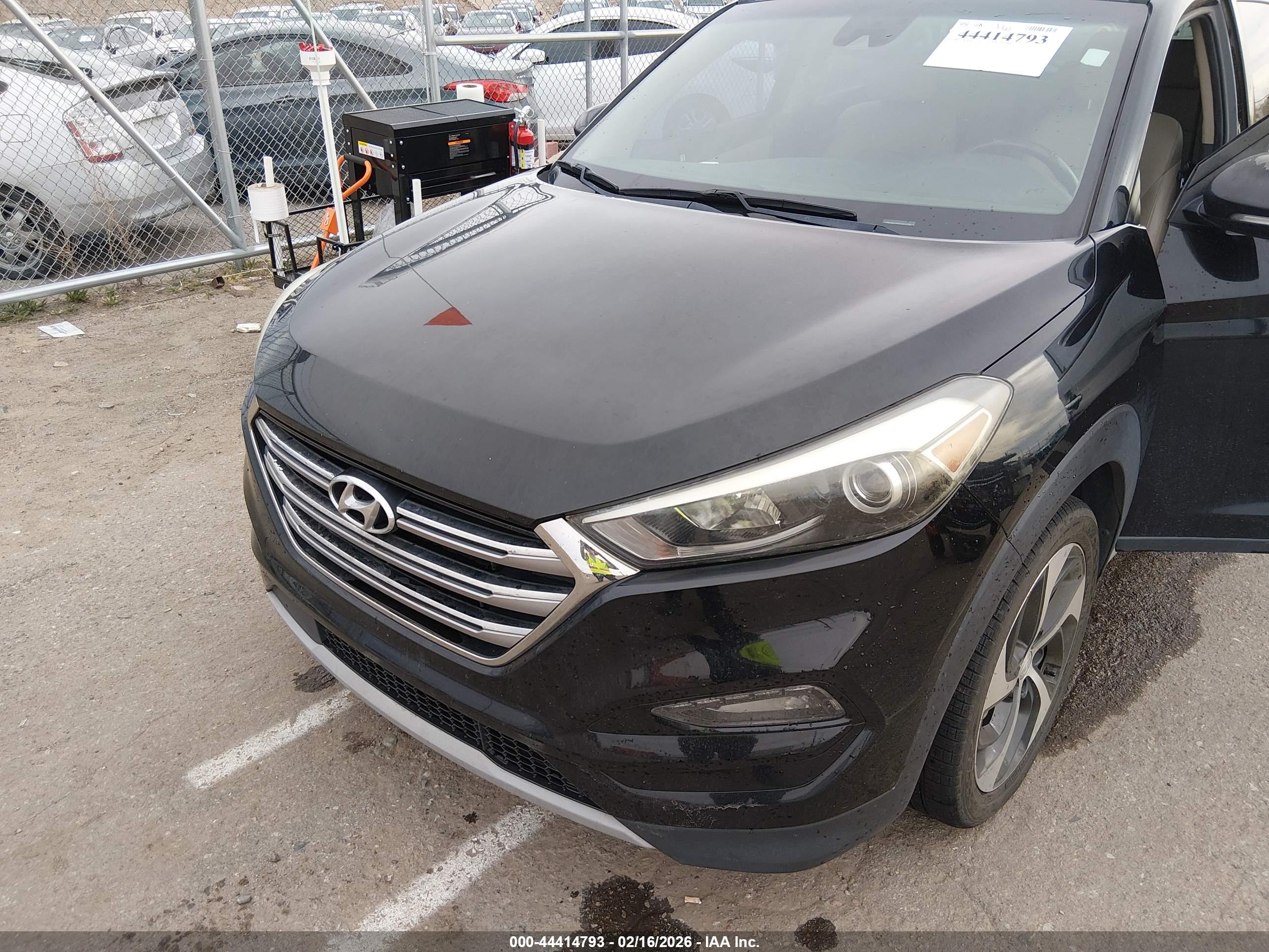 HYUNDAI TUCSON image 6