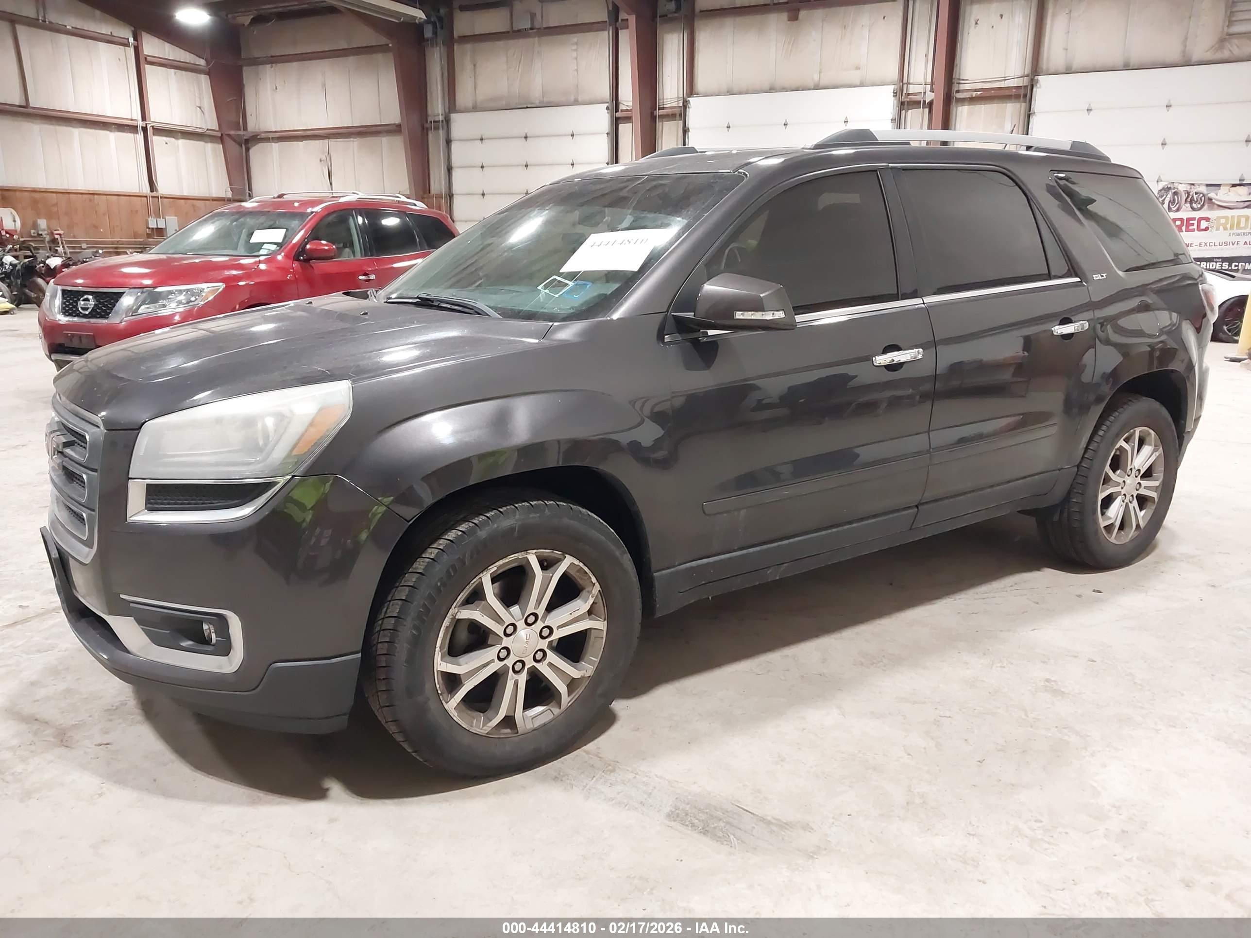 GMC ACADIA image 2