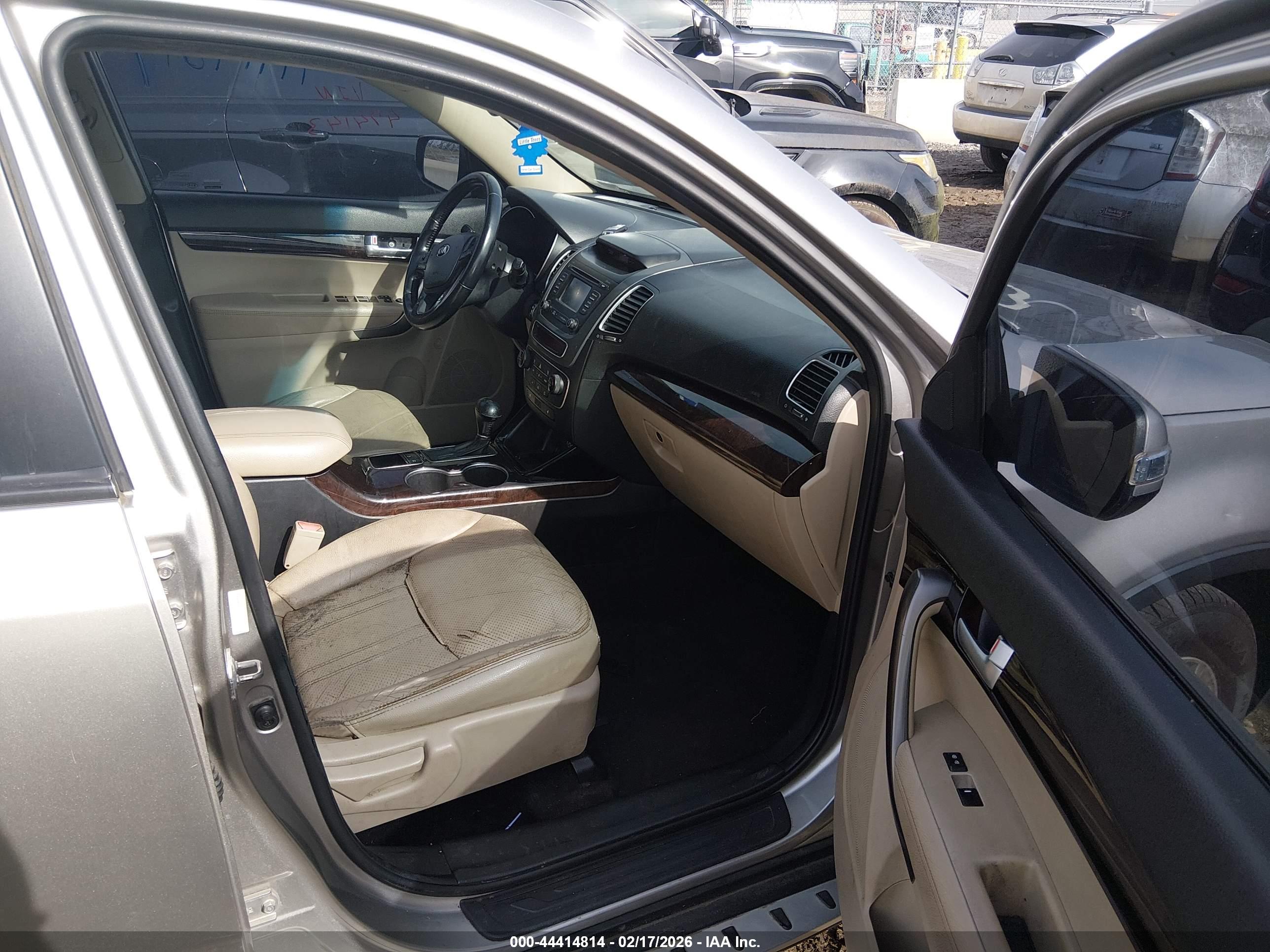 KIA SORENTO image 5