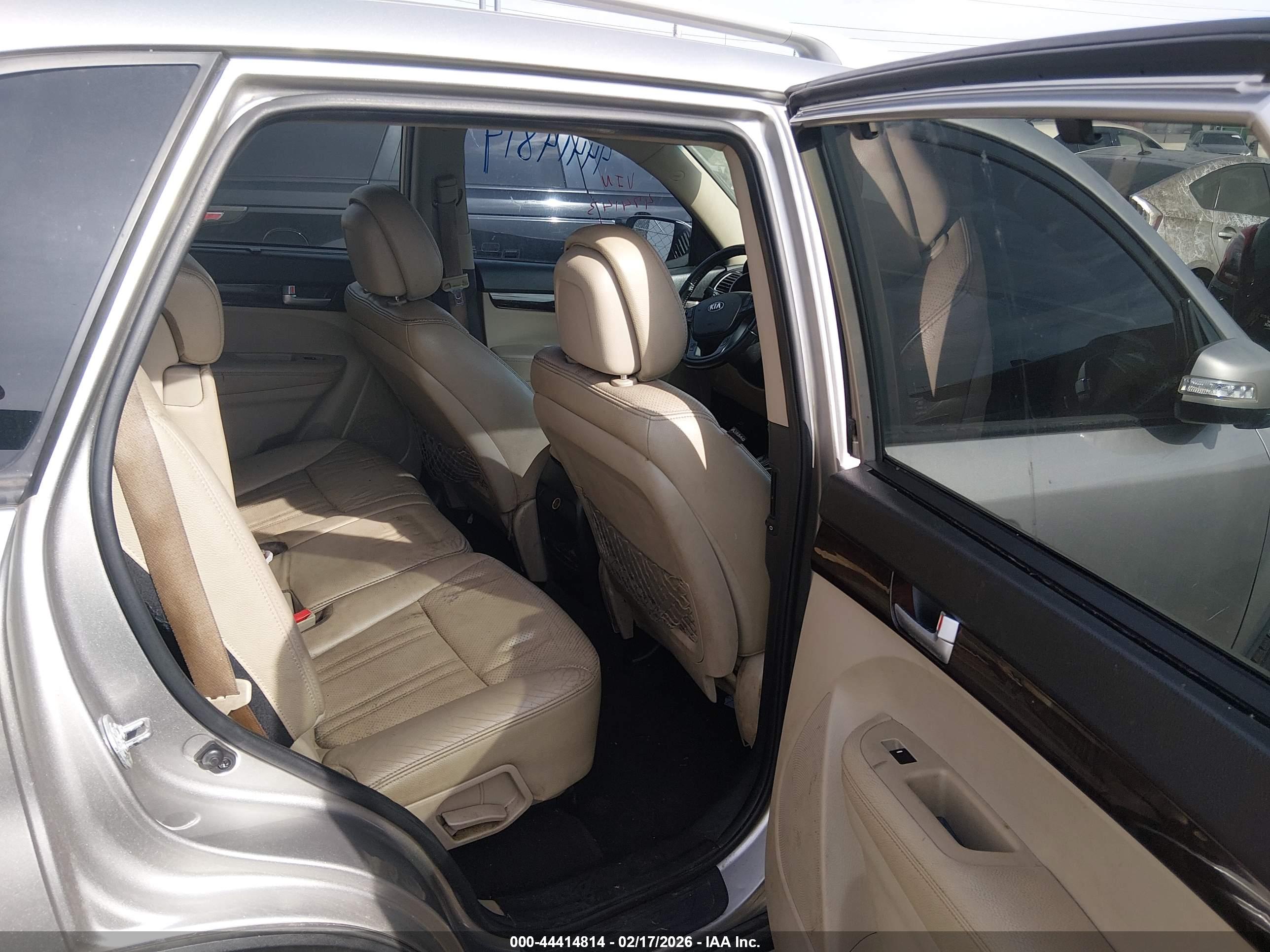 KIA SORENTO image 8