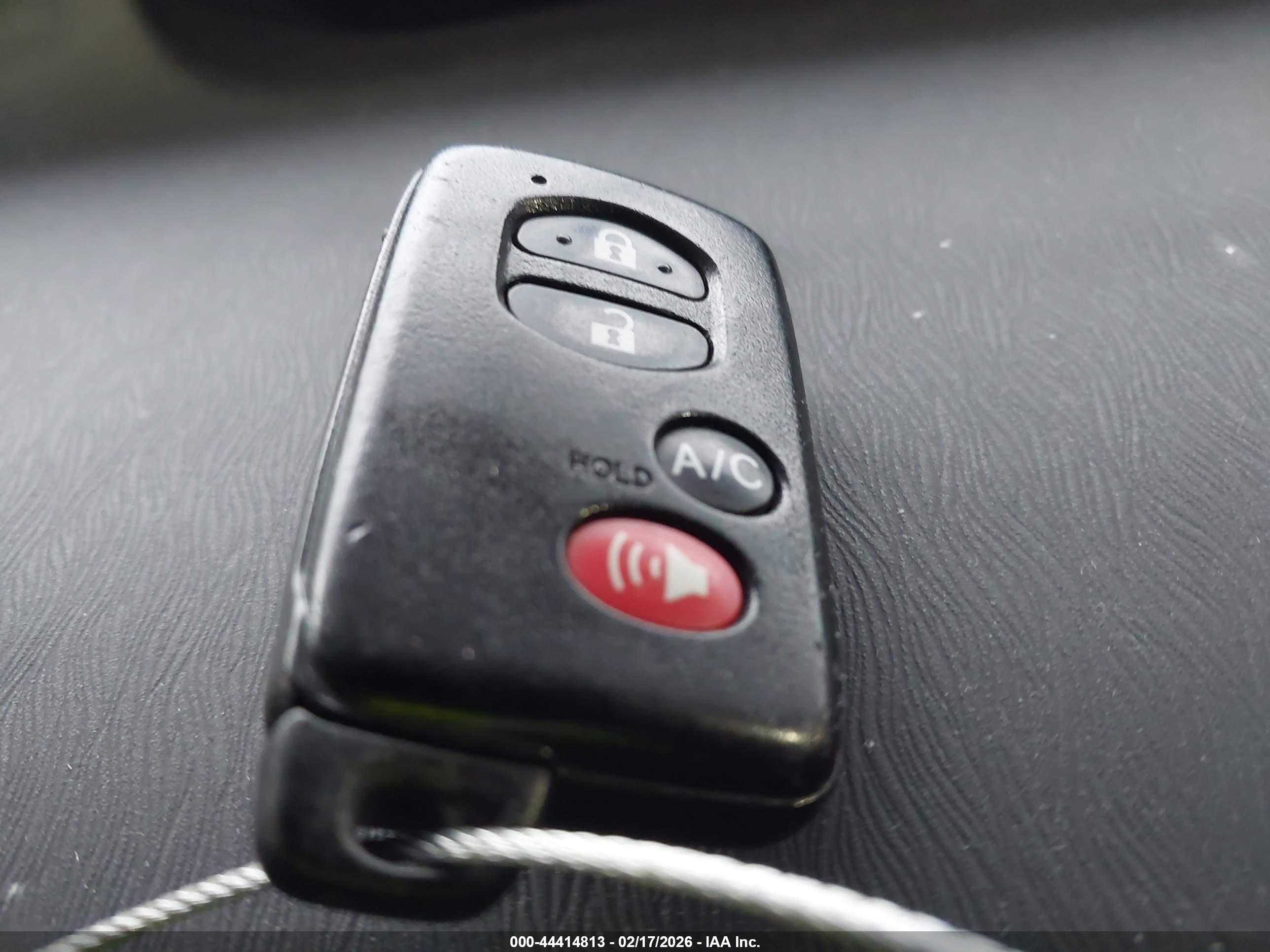 TOYOTA PRIUS image 11