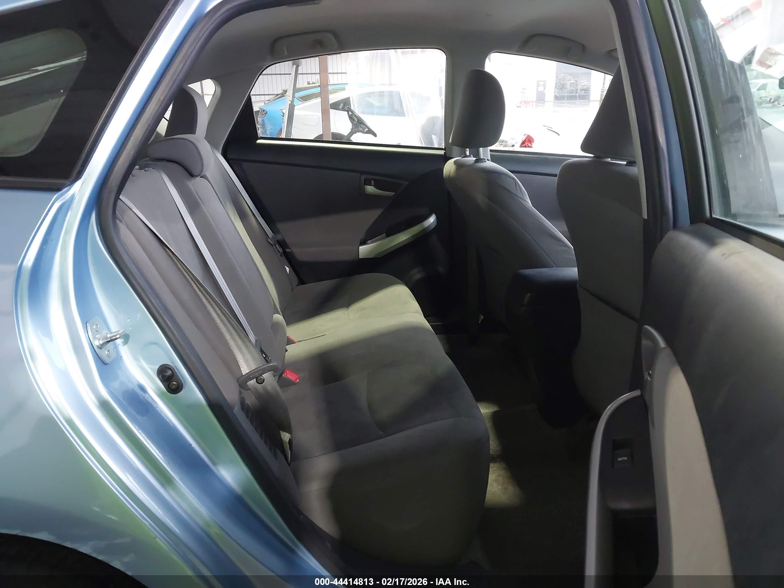 TOYOTA PRIUS image 8