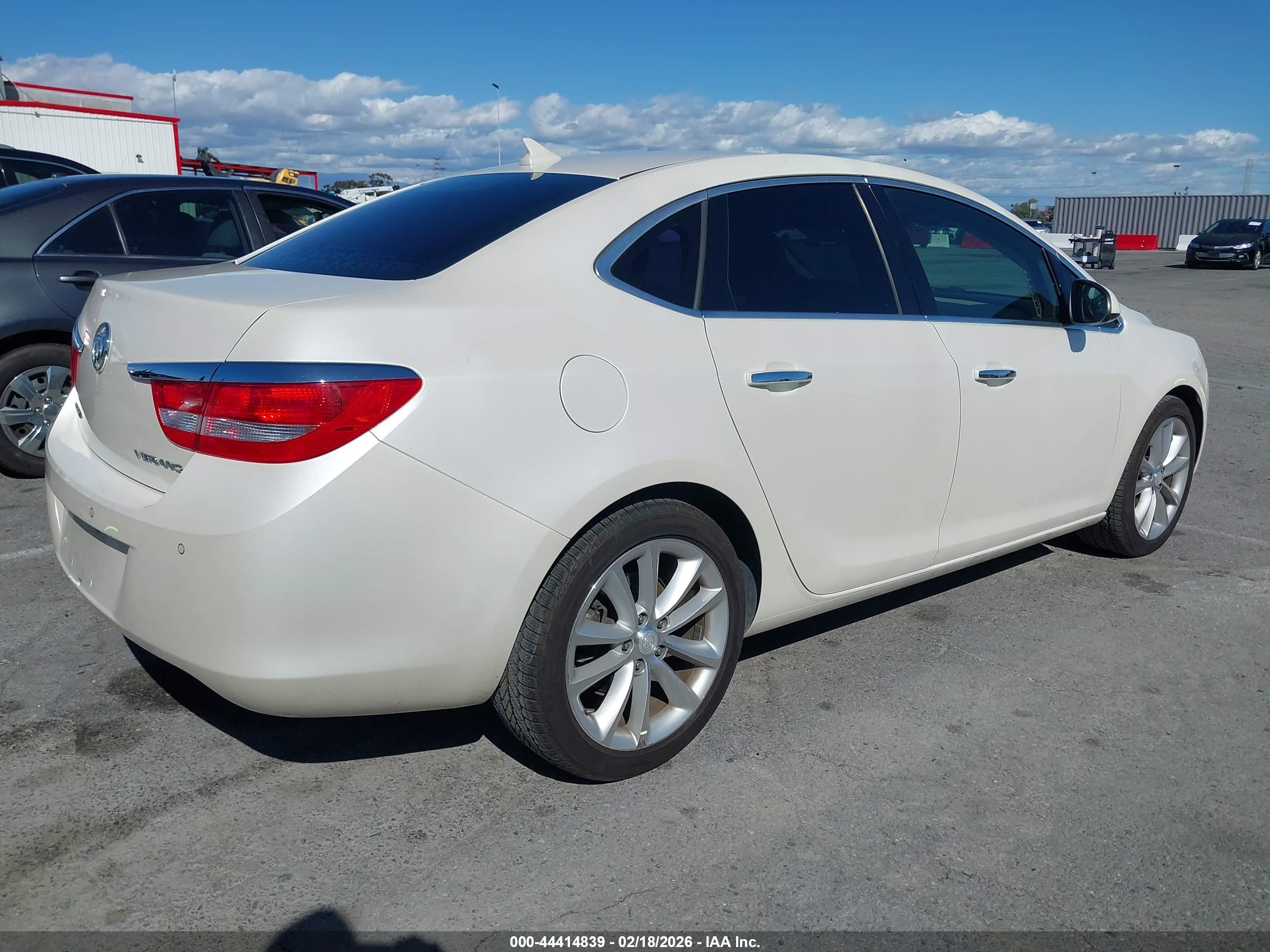 BUICK VERANO image 4