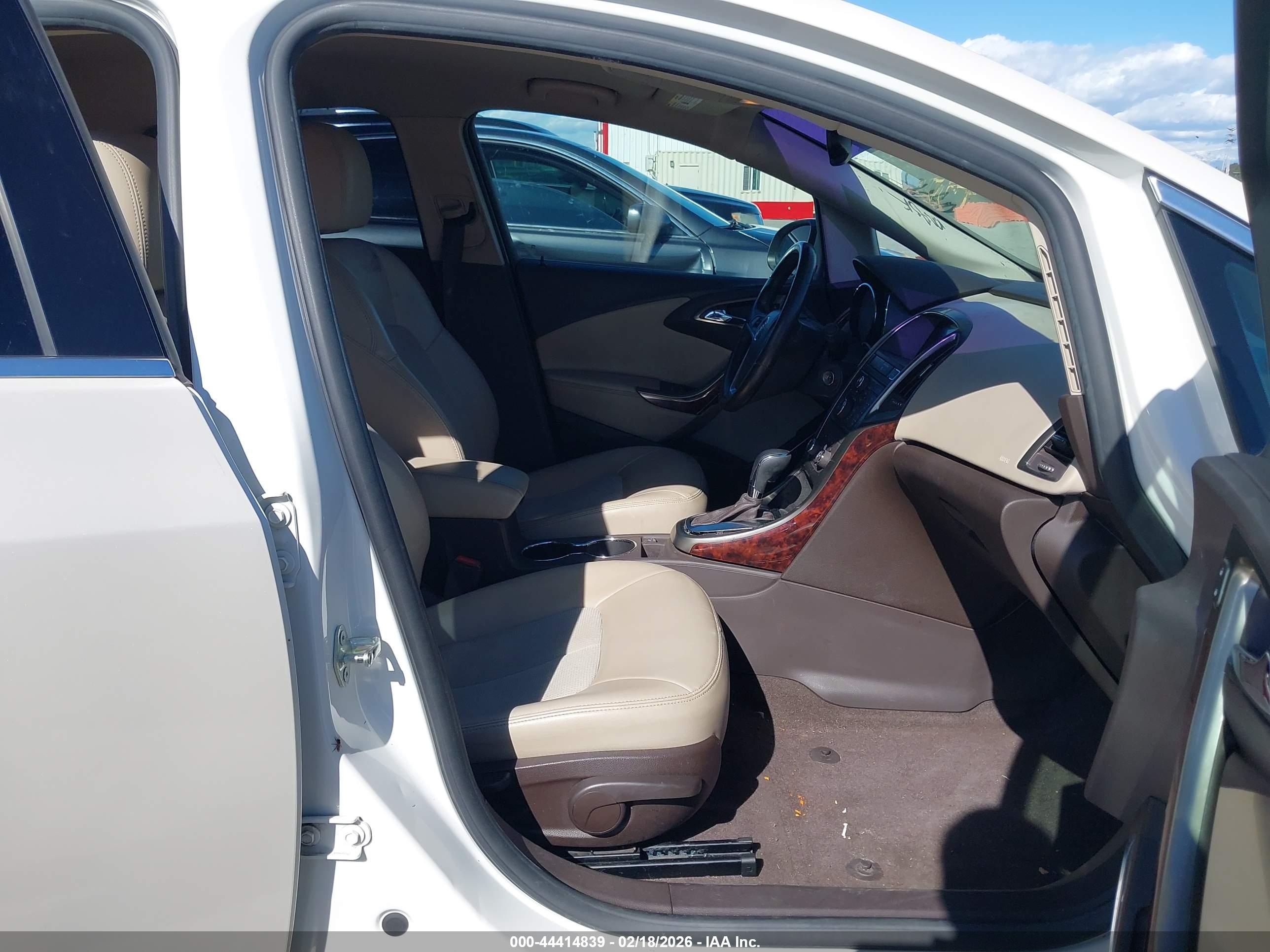 BUICK VERANO image 5