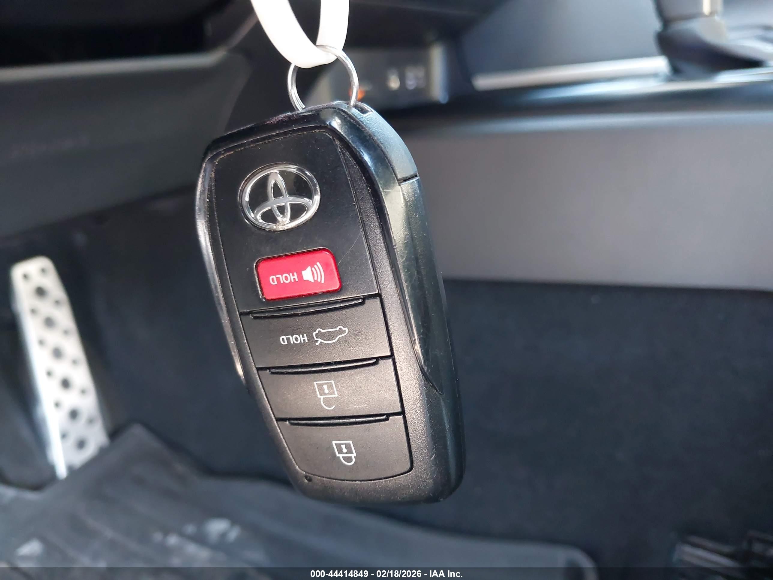 TOYOTA CAMRY image 11