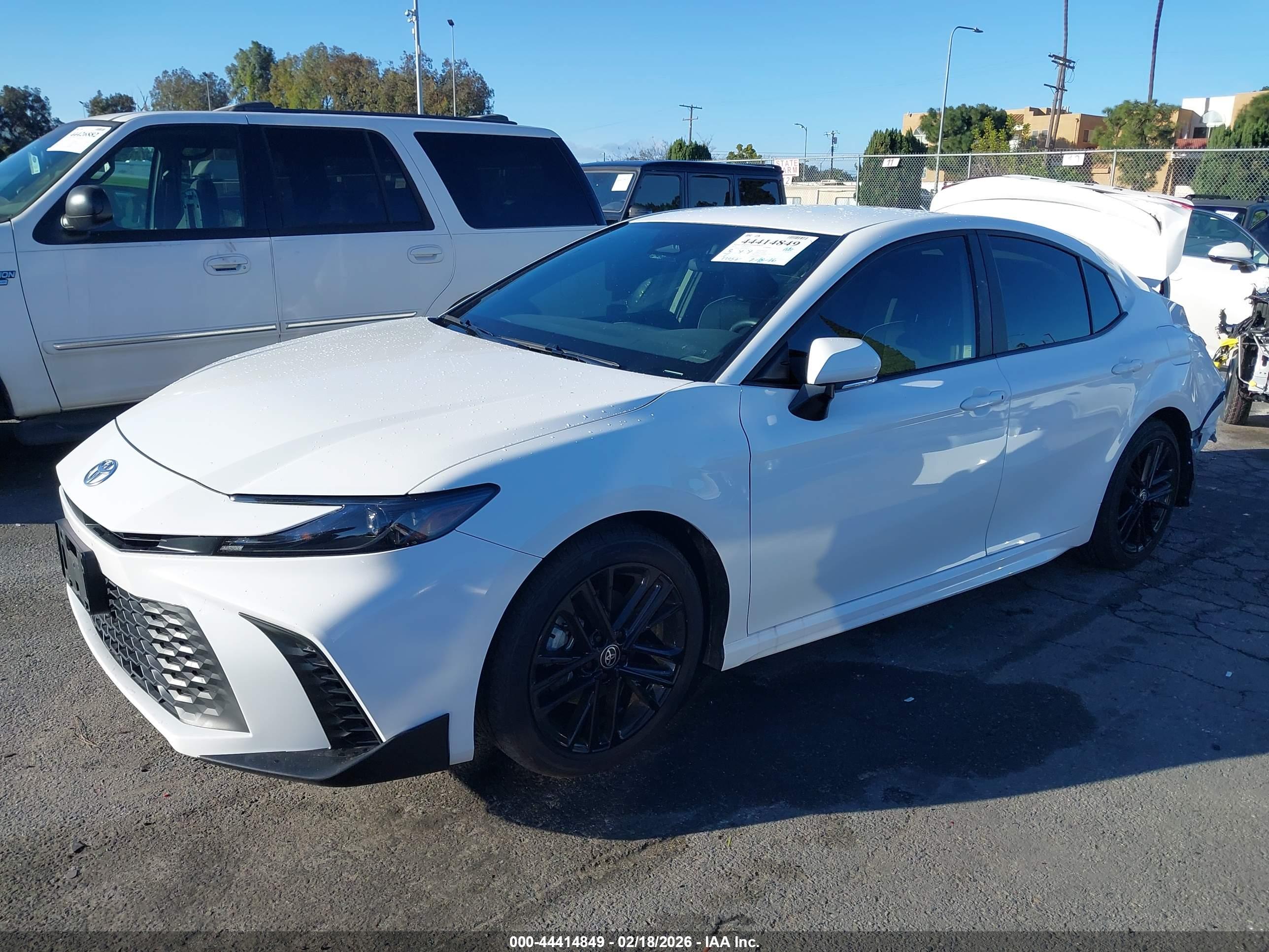 TOYOTA CAMRY image 2