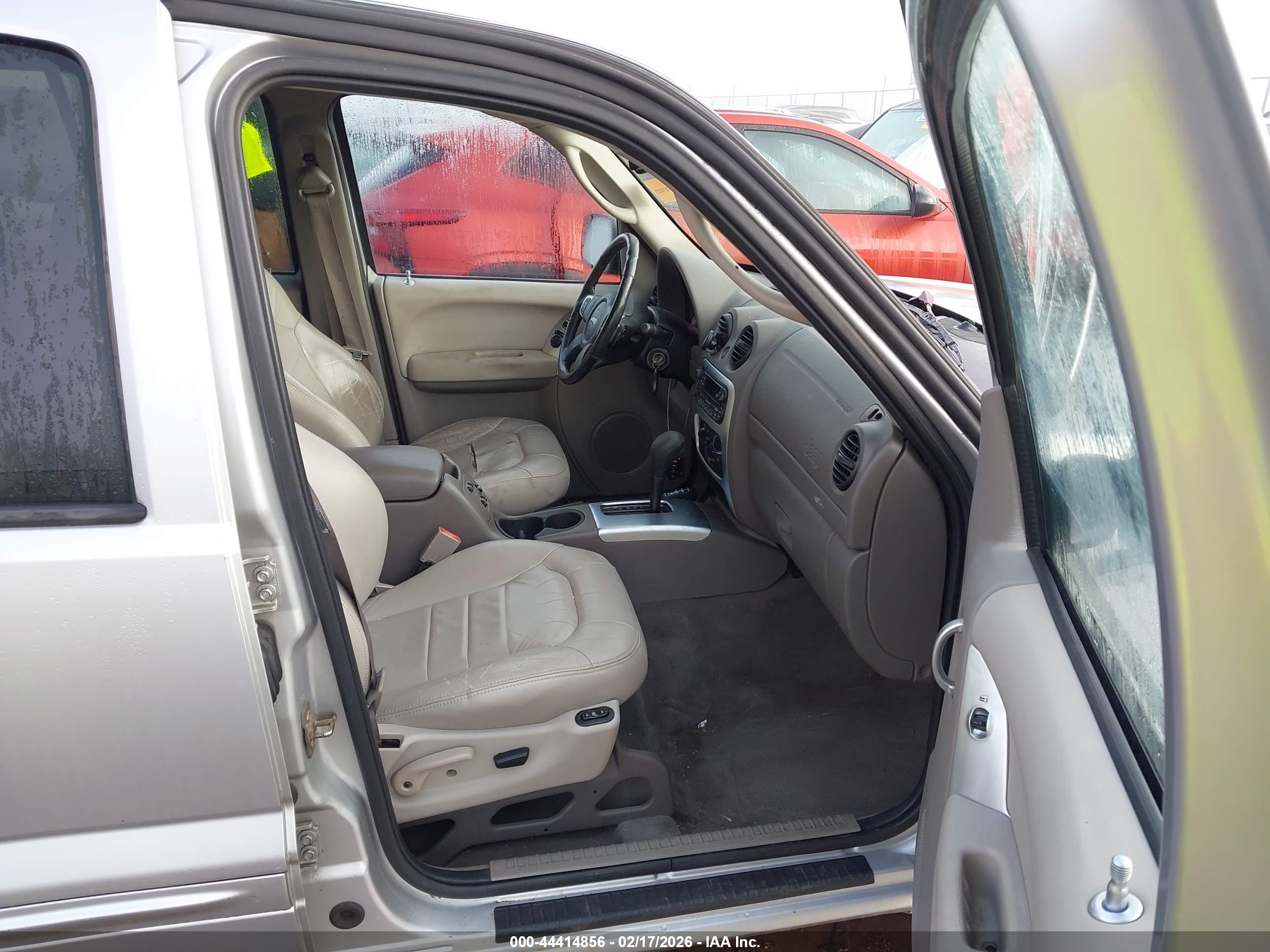 JEEP LIBERTY image 5