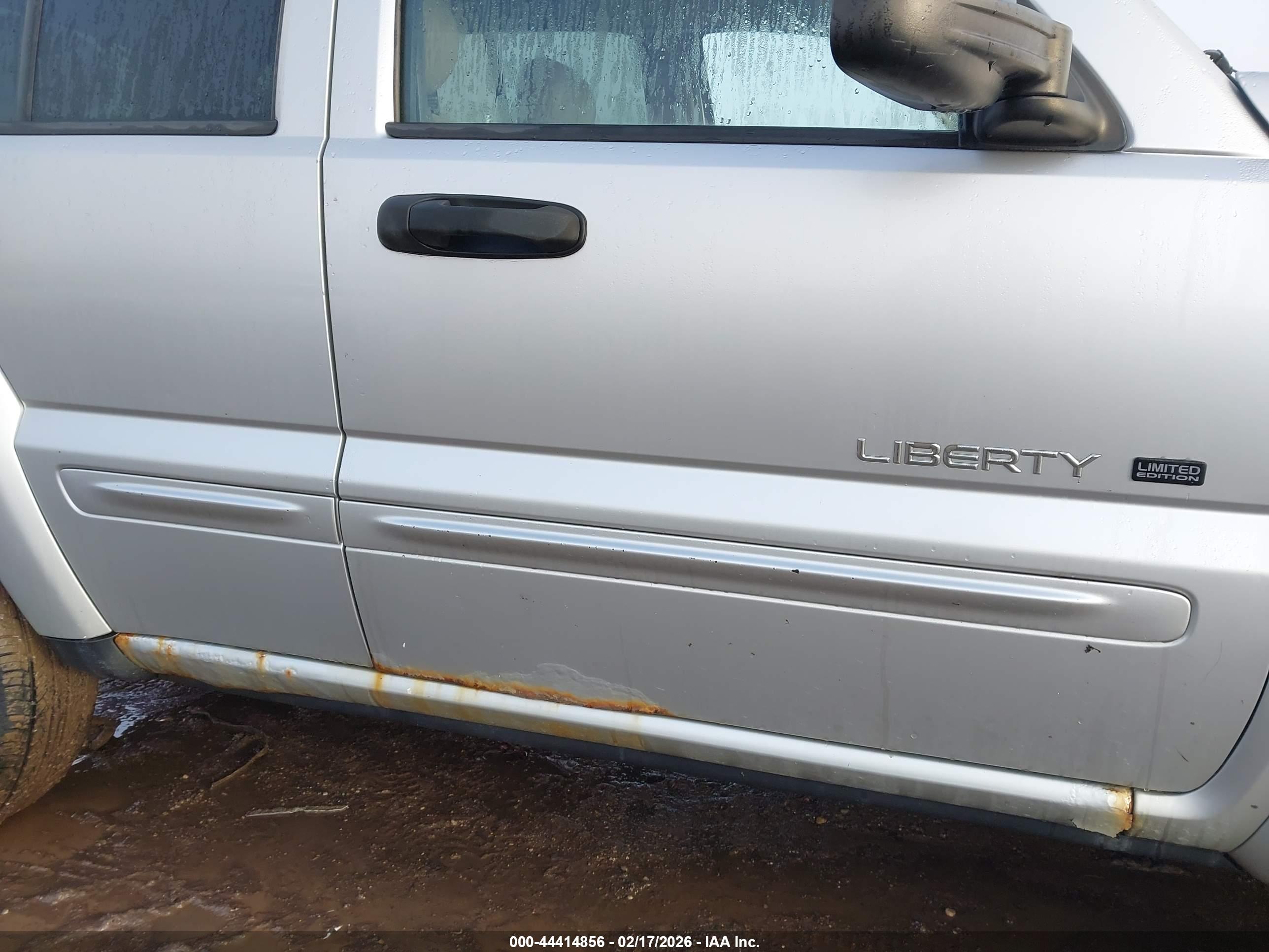 JEEP LIBERTY image 6