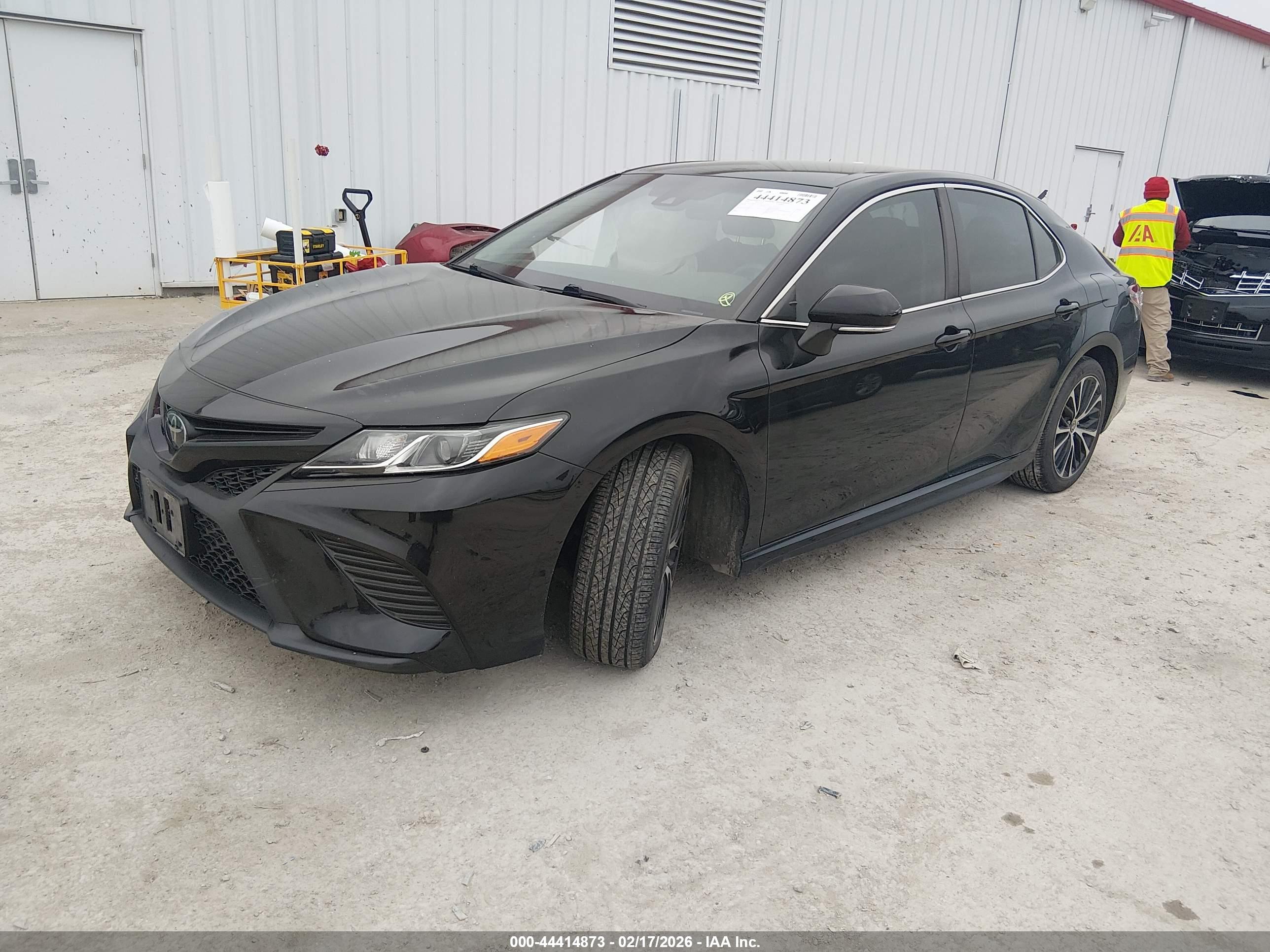 TOYOTA CAMRY image 2