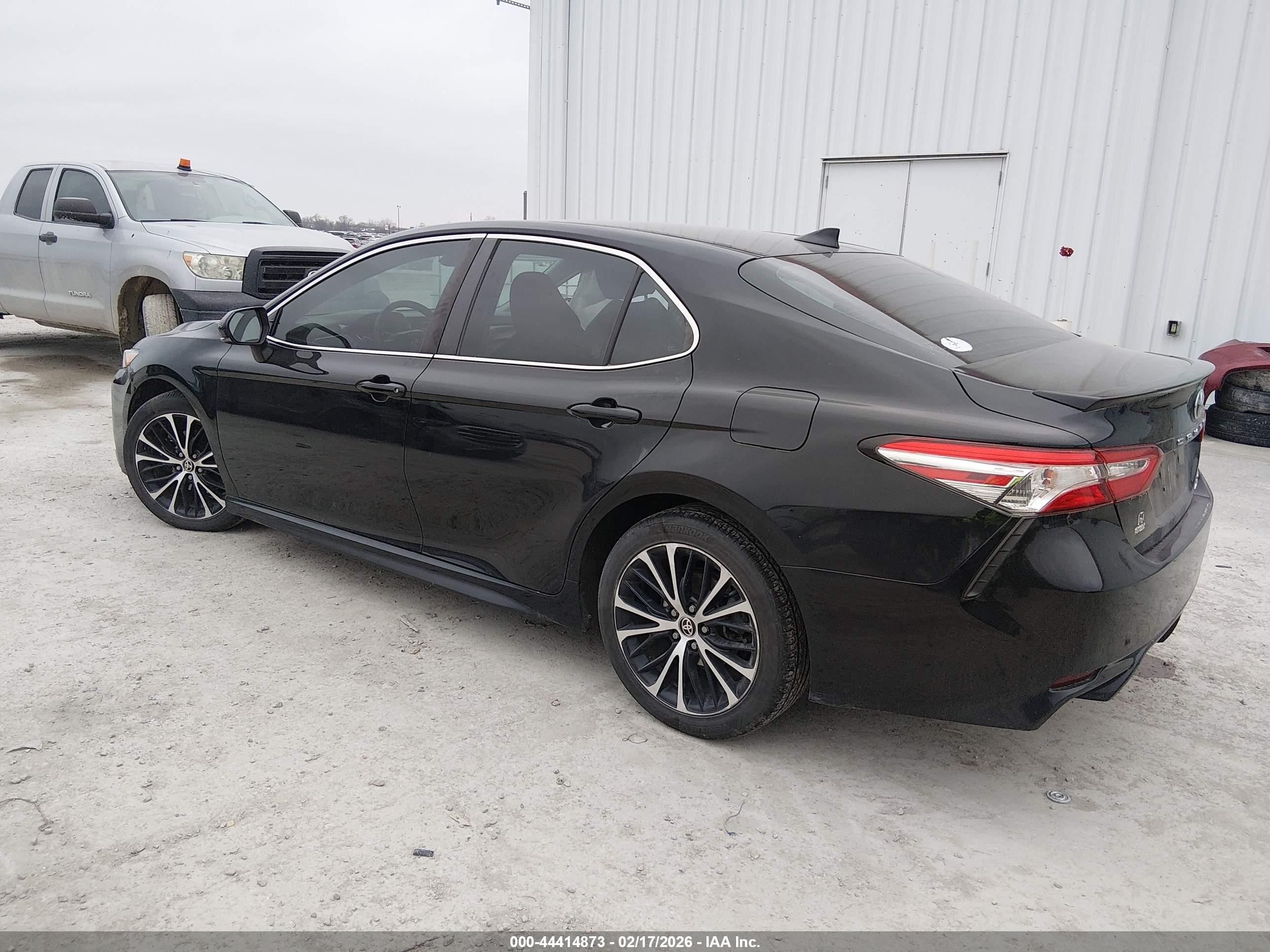 TOYOTA CAMRY image 3