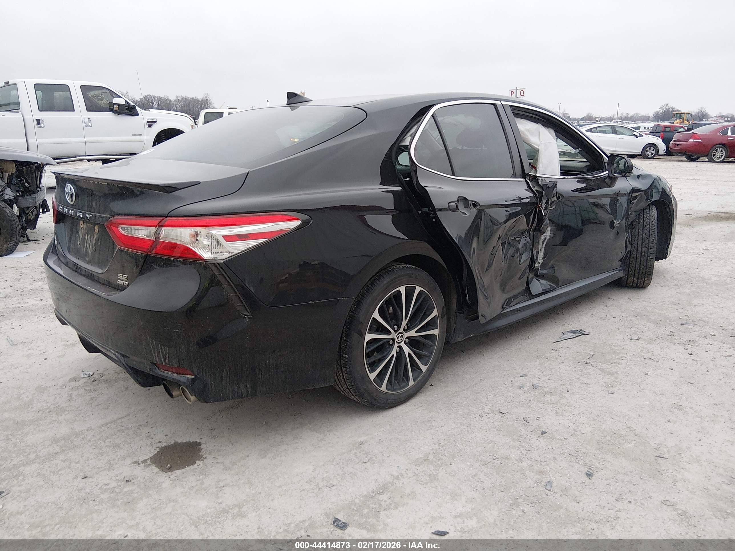 TOYOTA CAMRY image 4