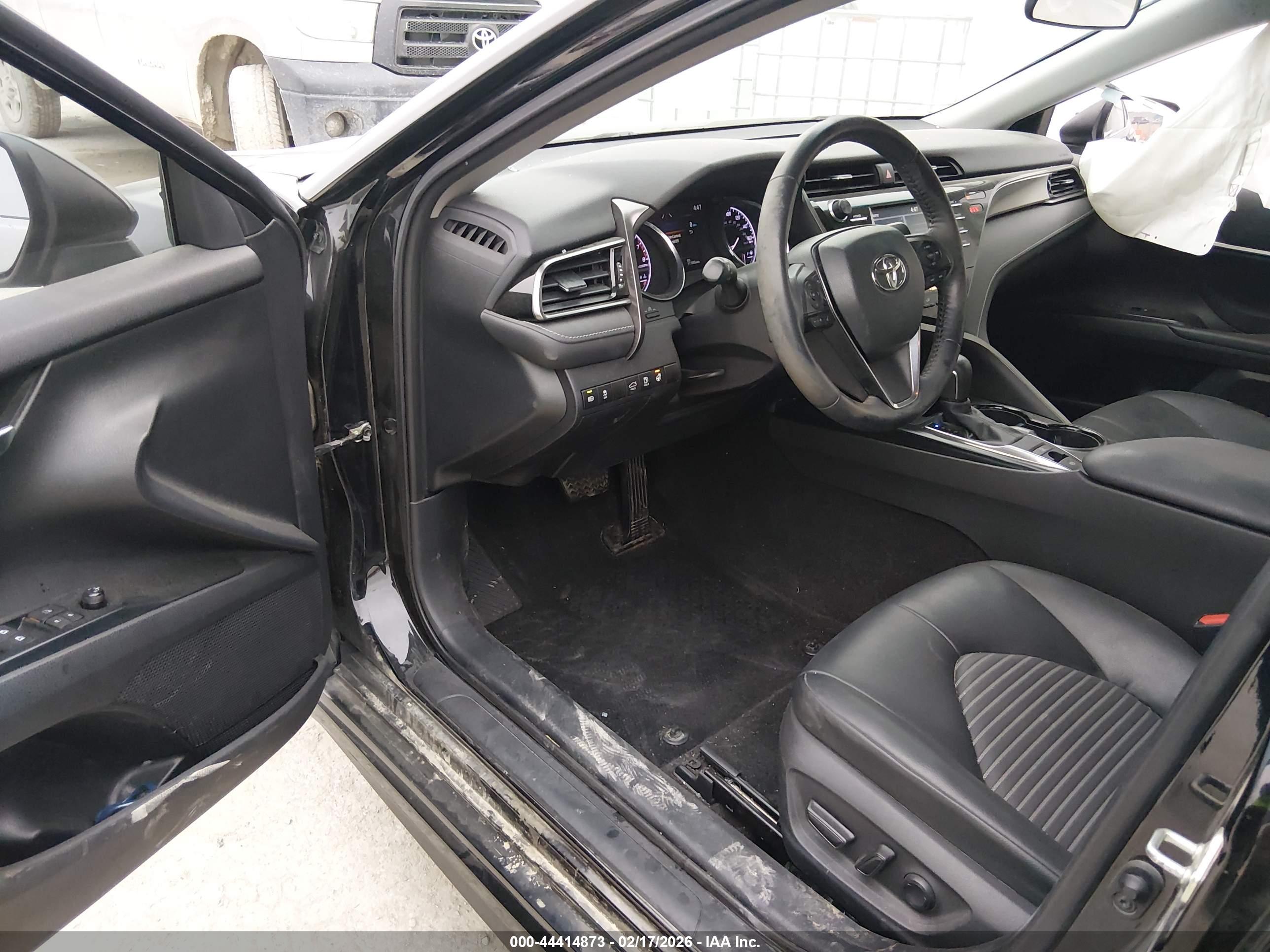TOYOTA CAMRY image 5