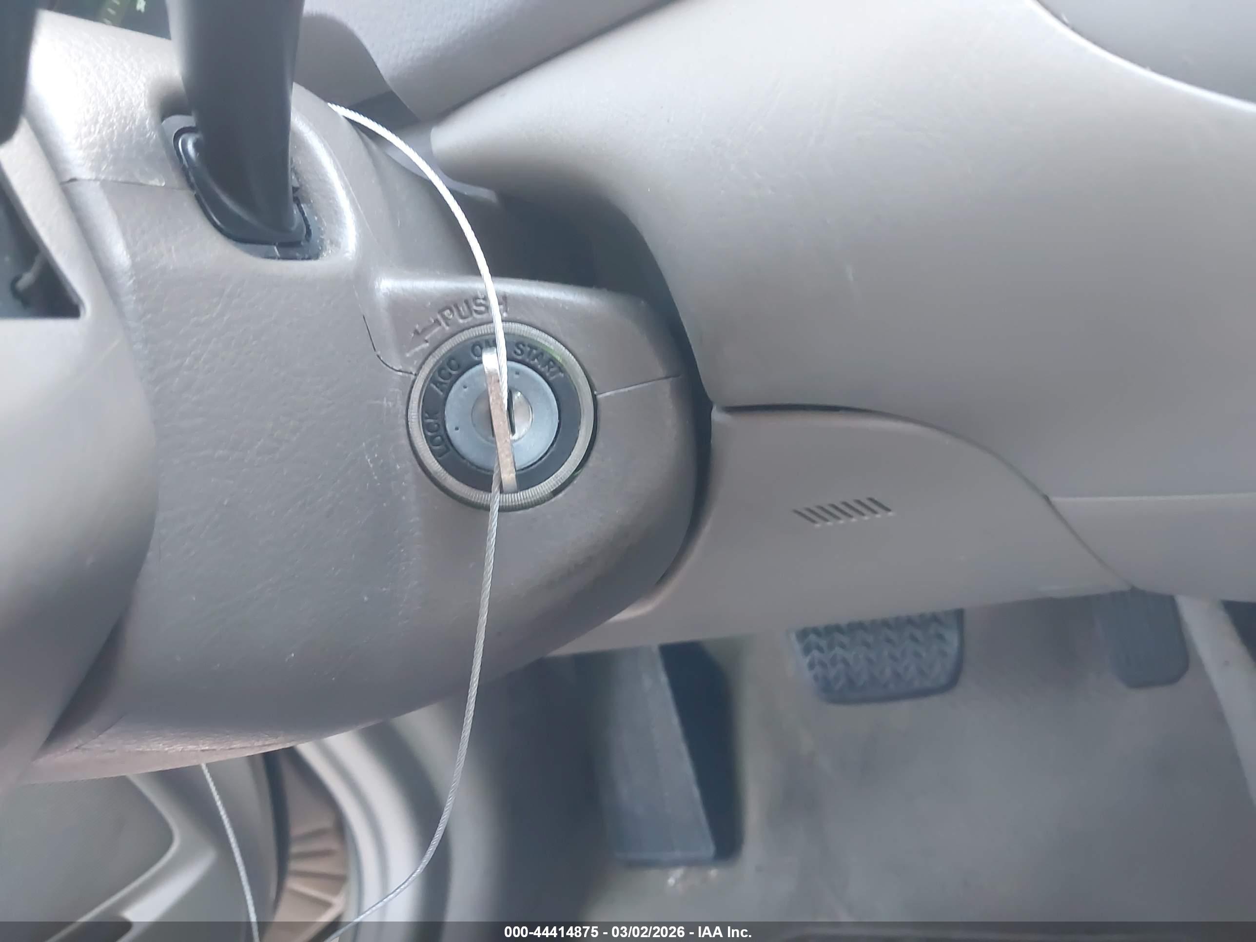 TOYOTA CAMRY image 11