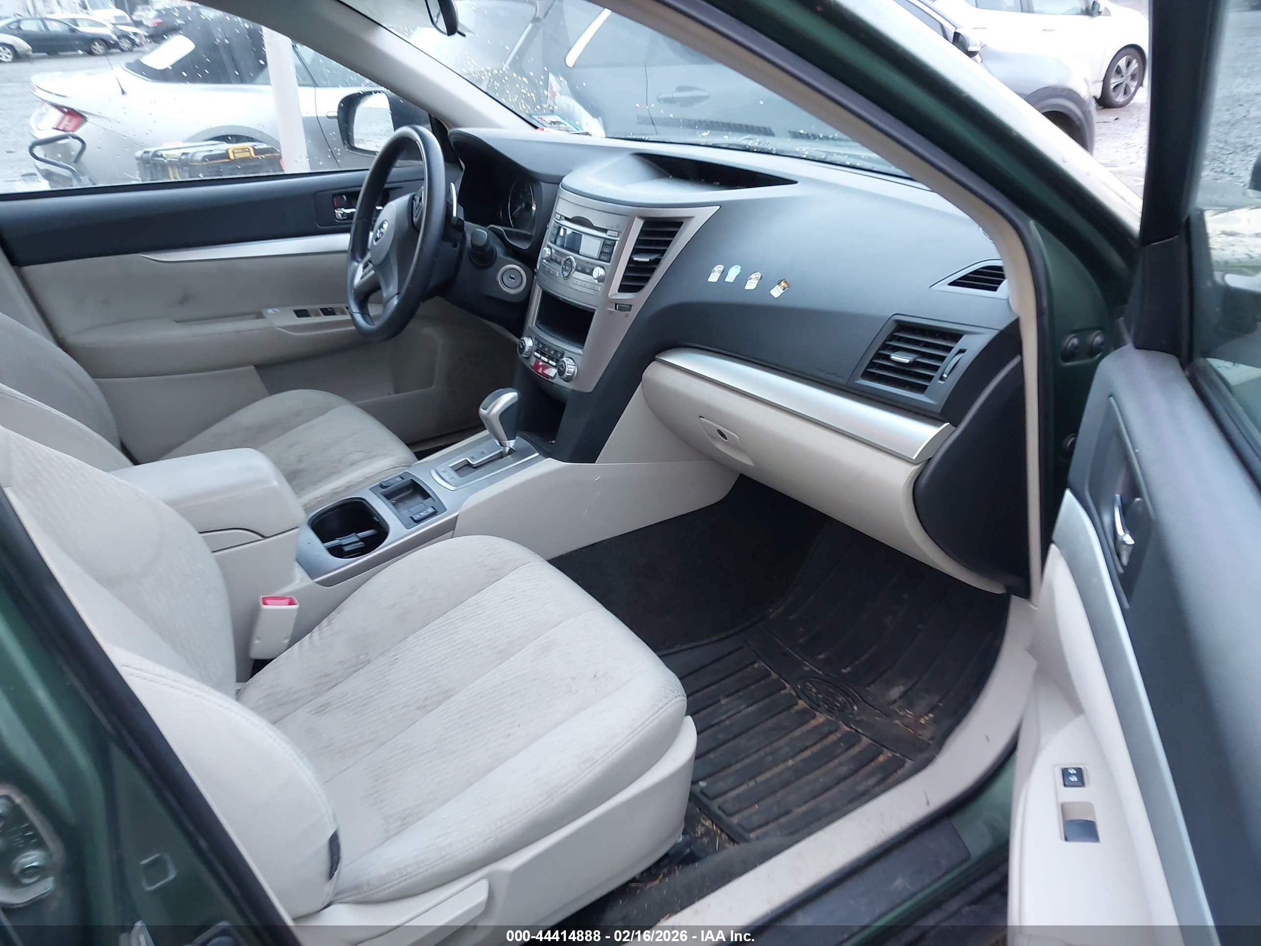 SUBARU OUTBACK image 5