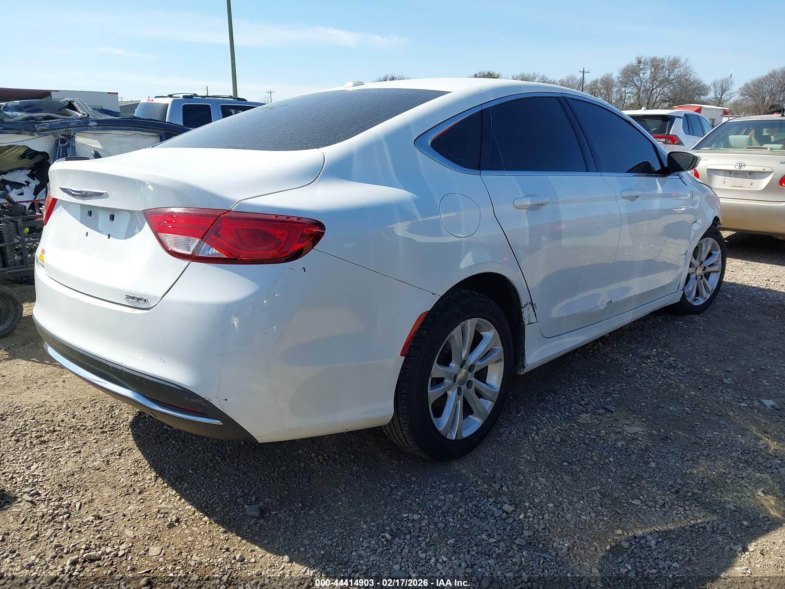 CHRYSLER 200 image 4