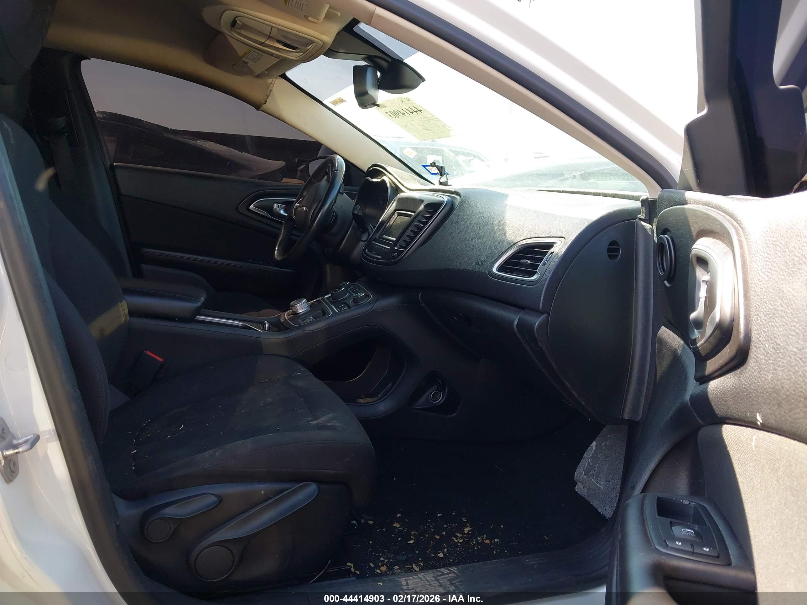 CHRYSLER 200 image 5
