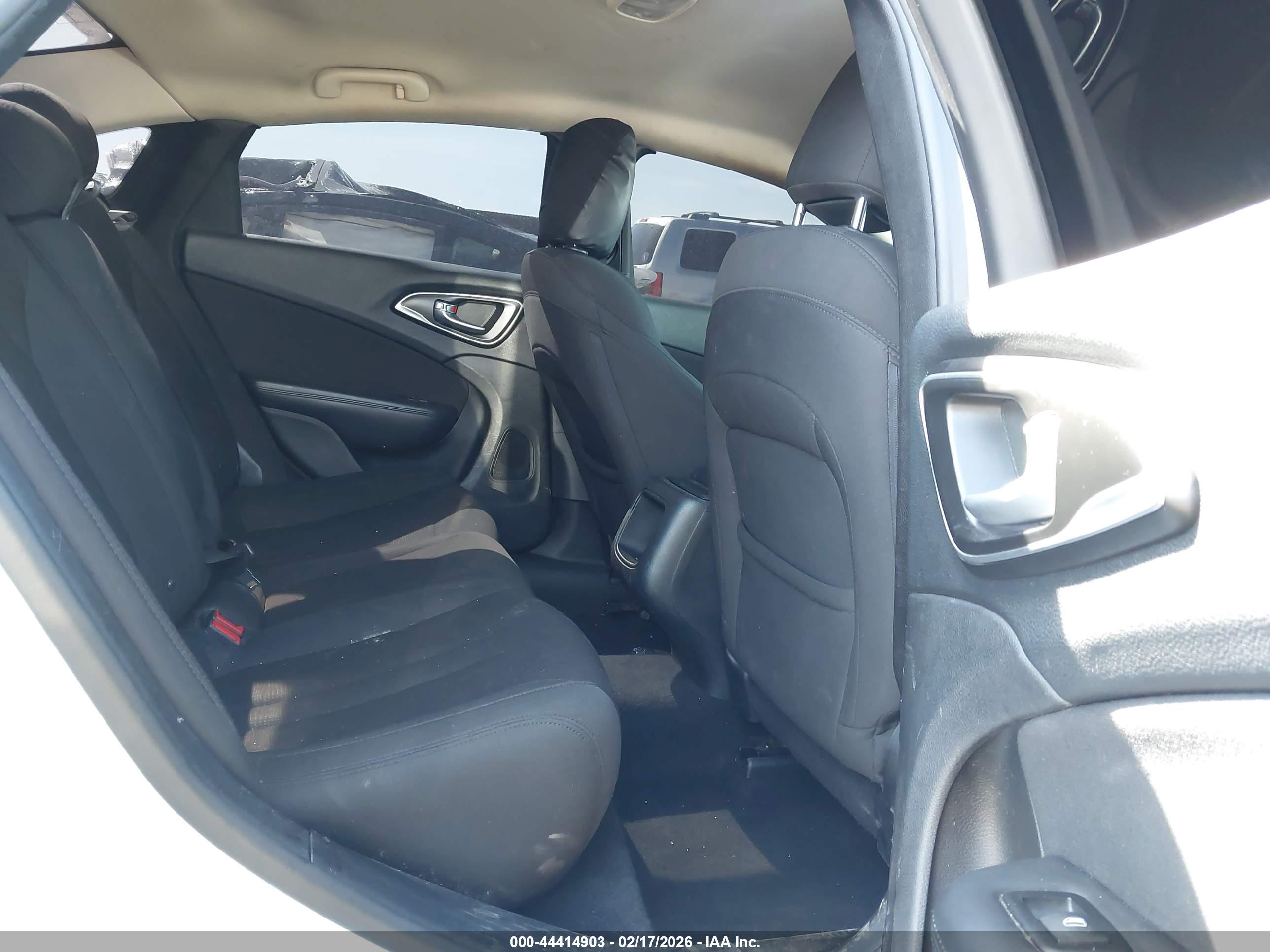 CHRYSLER 200 image 8