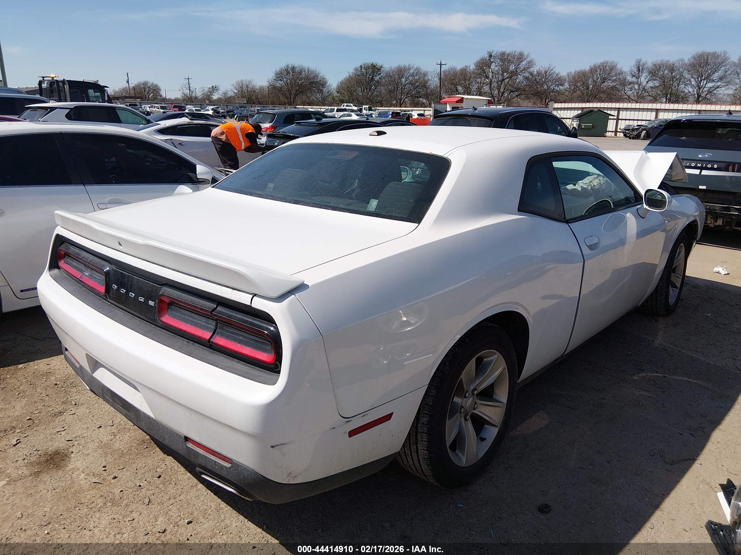 DODGE CHALLENGER image 4