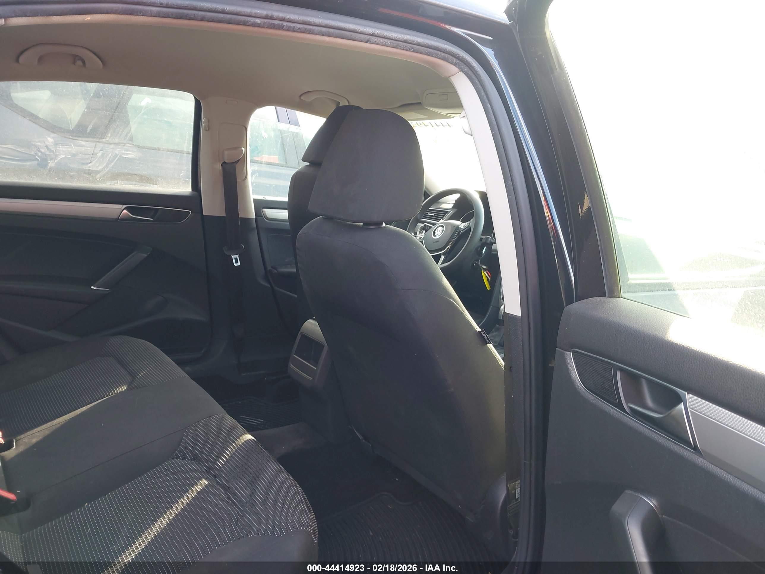 VOLKSWAGEN PASSAT image 8