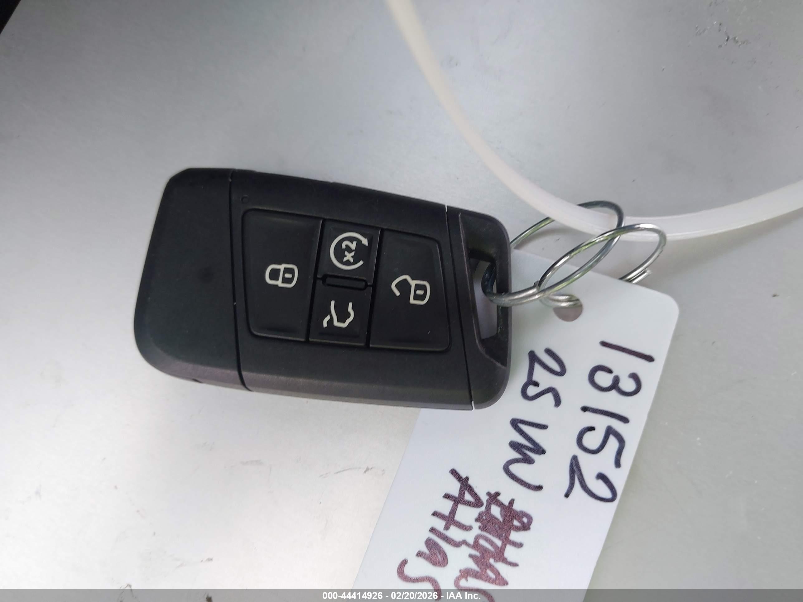 VOLKSWAGEN TAOS image 11